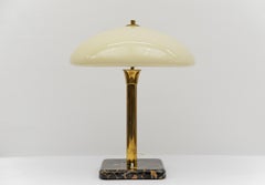 Lámpara de mesa de latón con pantalla de cristal y base de mármol, Alemania, Moderna de mediados de siglo