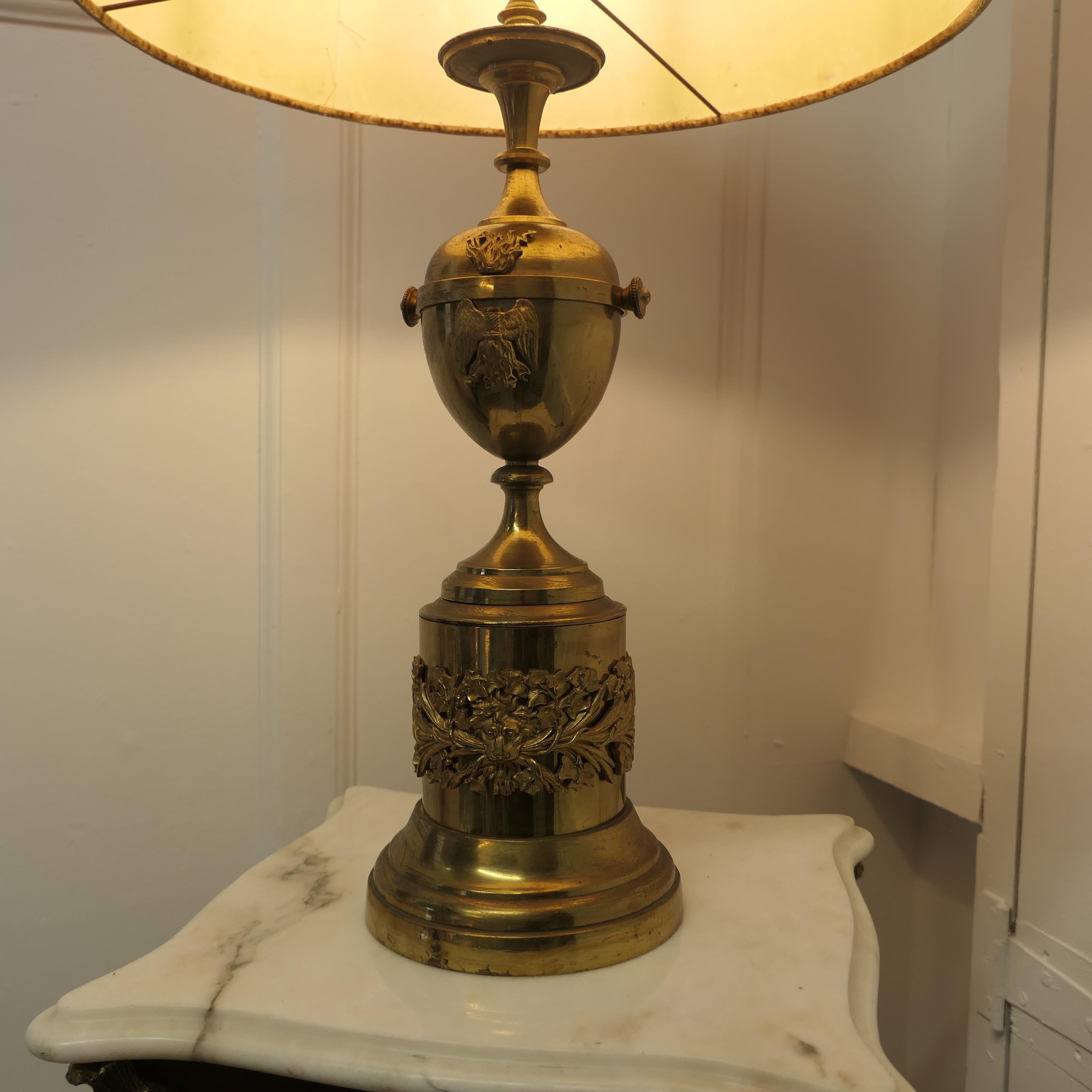 Brass Table Lamp with Italian Classical Mask and Mounts to the Base In Good Condition For Sale In Godshill, Isle of Wight