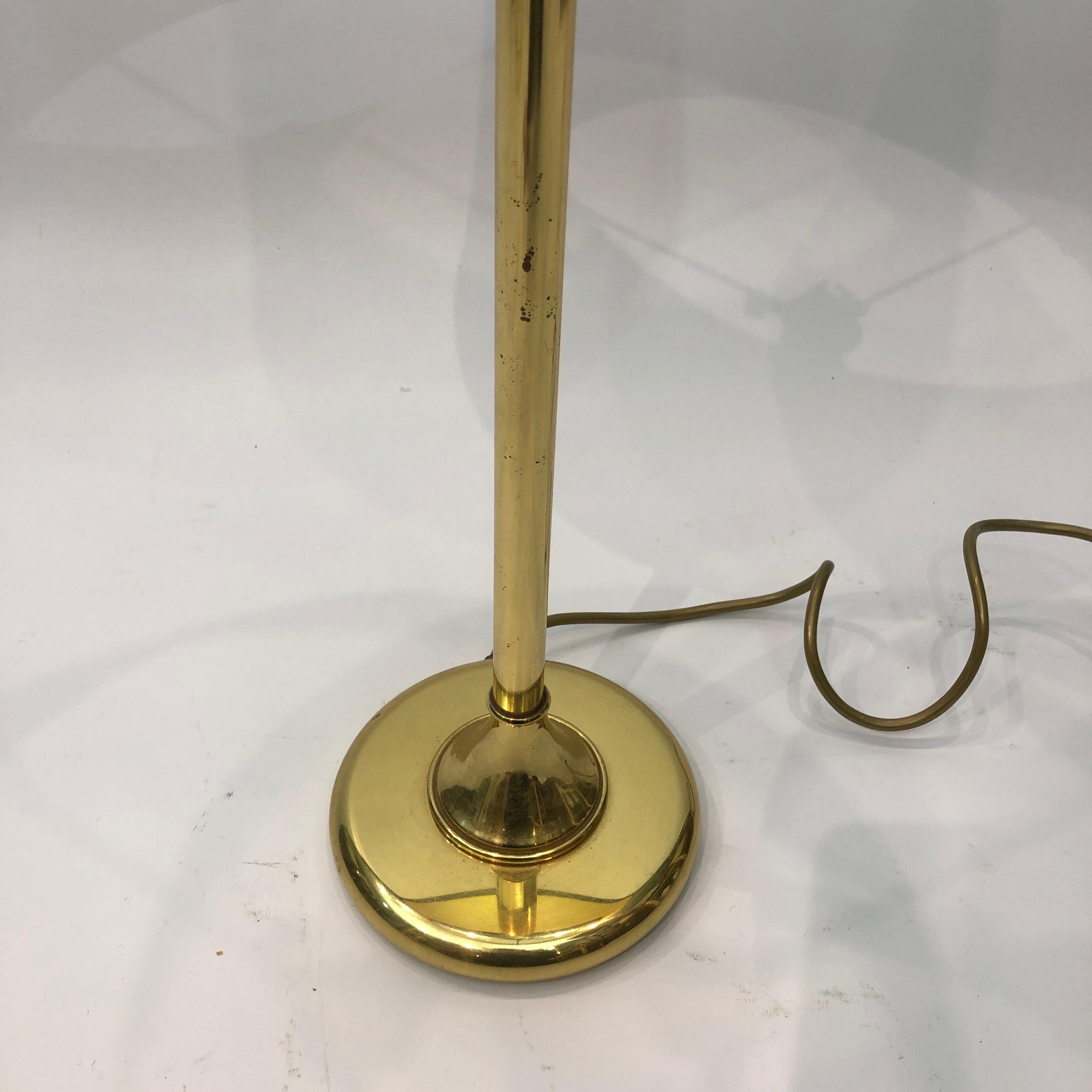 Métal Lampe de table en laiton avec abat-jour MidCentury Modern Minimalist 1980s Hollywood Regency en vente
