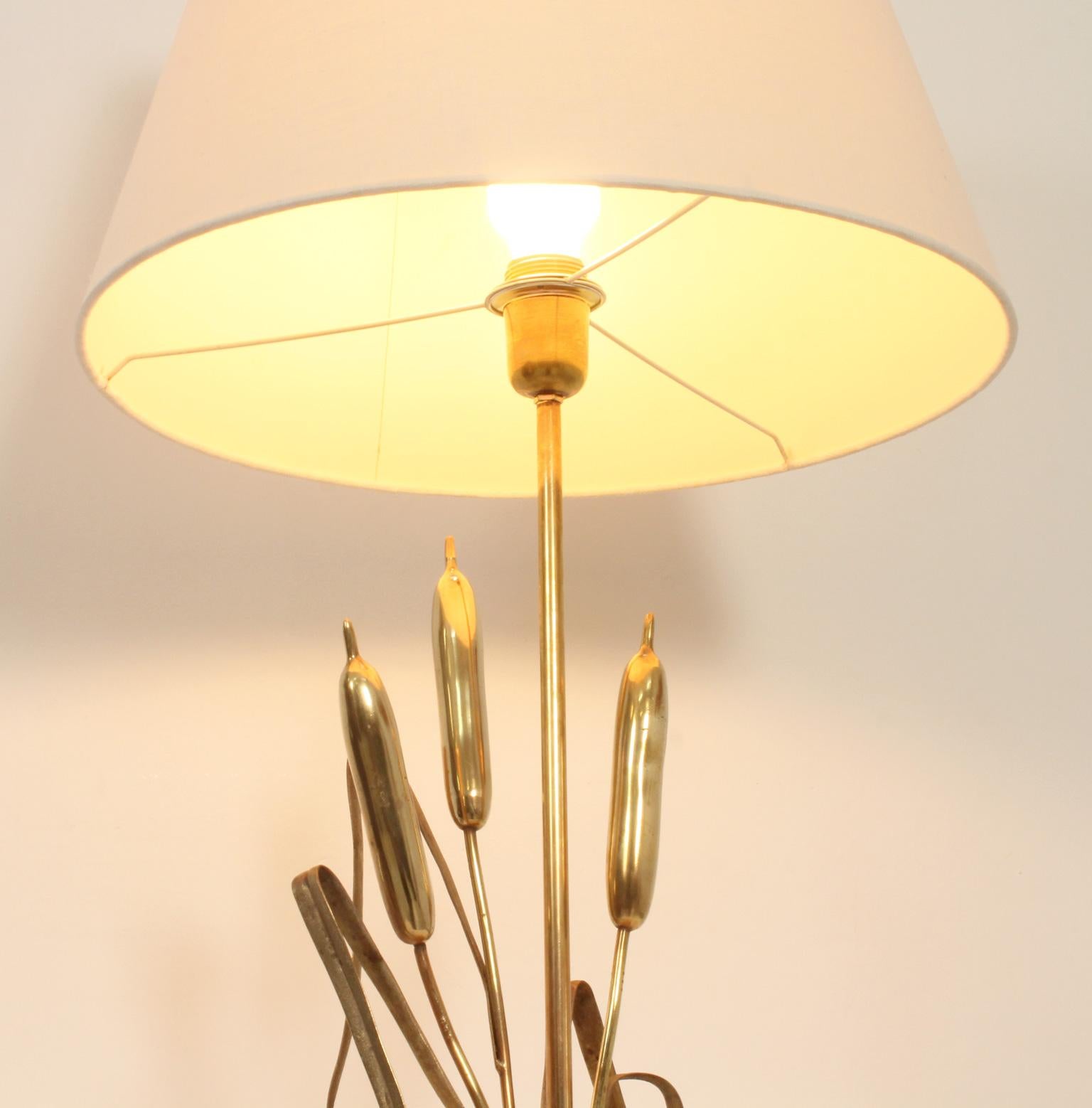 Messing-Tischlampe mit Weizennadeln aus den 1970er Jahren, Italien (Ende des 20. Jahrhunderts) im Angebot