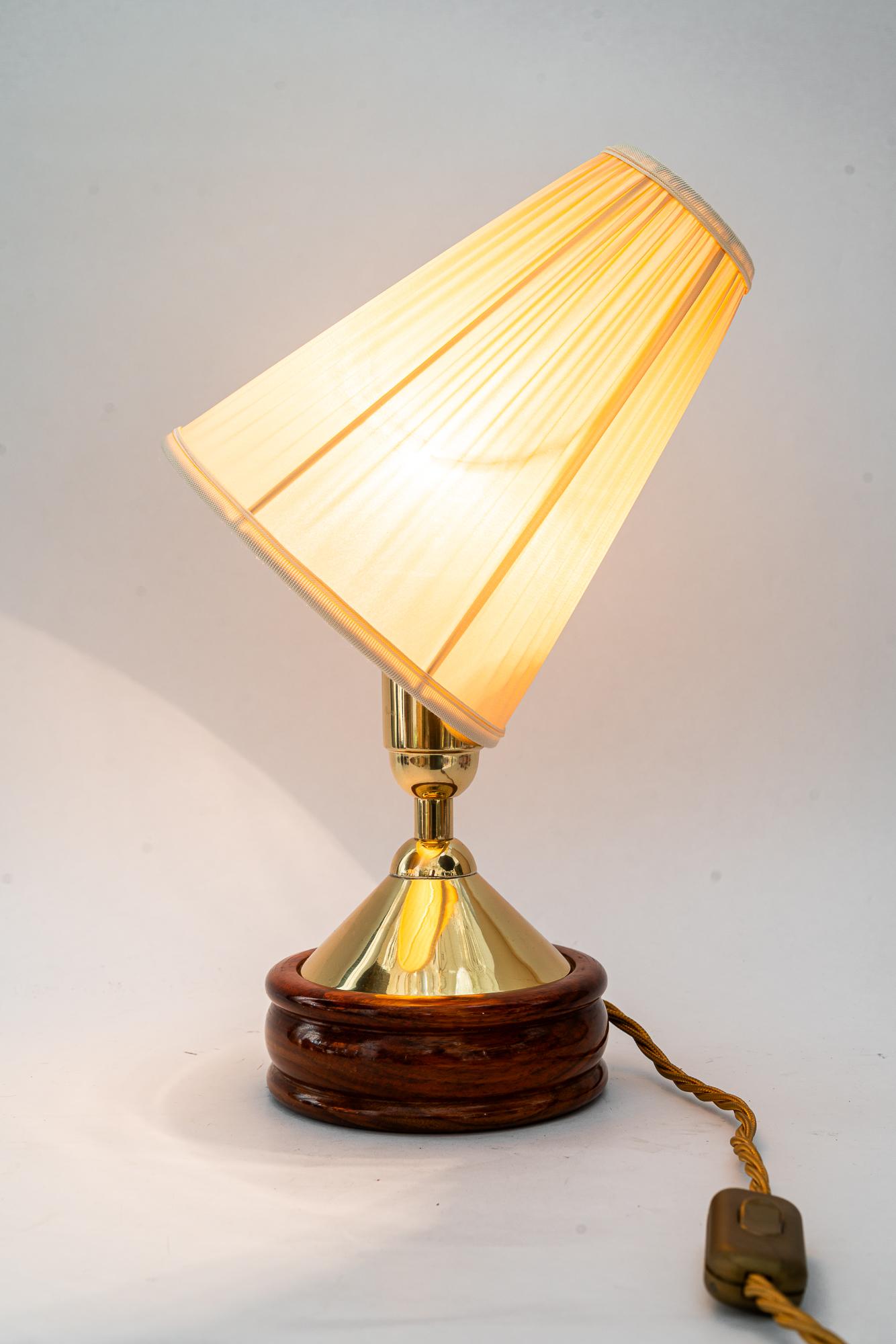Brass table lamp with wood and fabric shade vienna around 1950s im Angebot 3