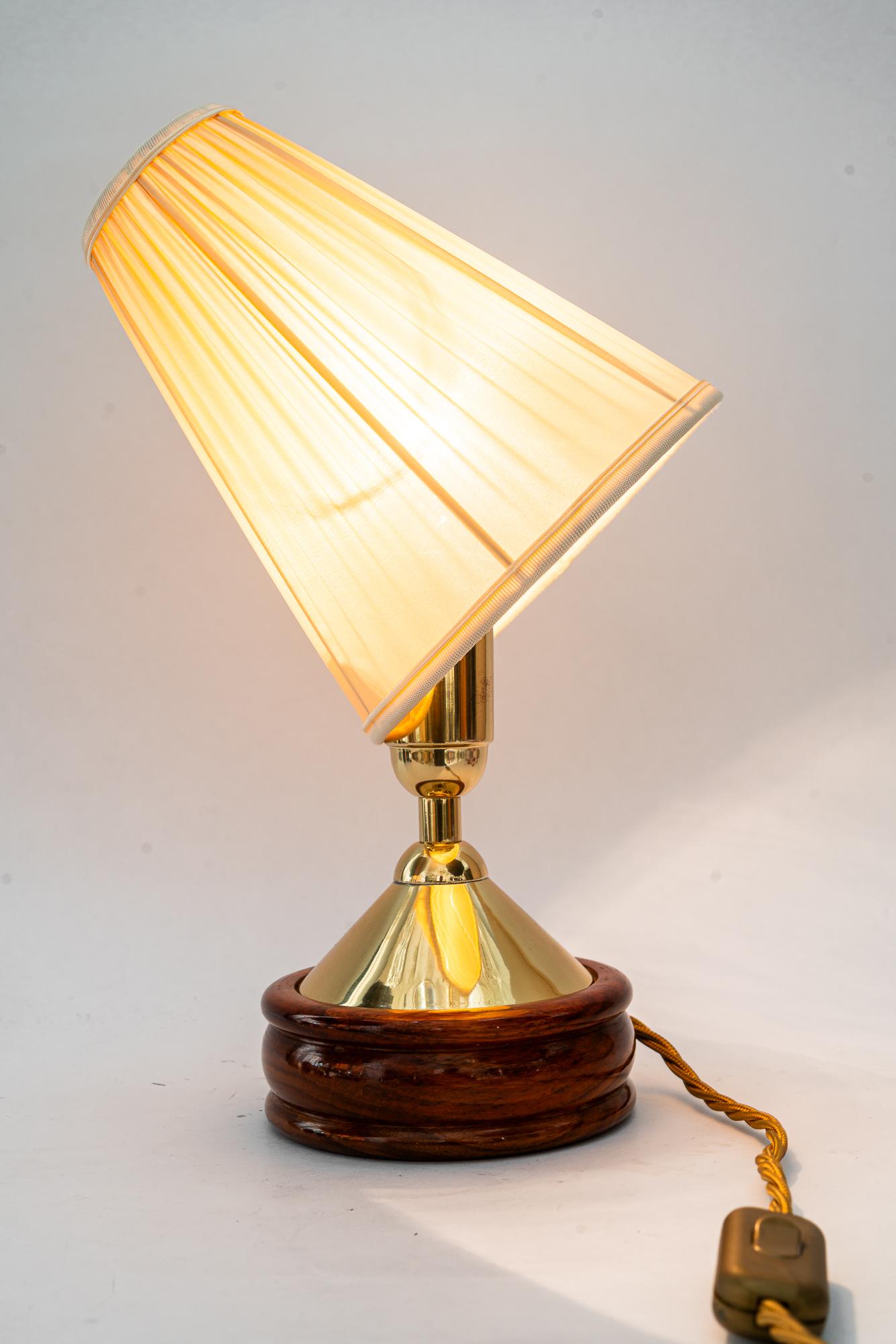 Brass table lamp with wood and fabric shade vienna around 1950s im Angebot 4