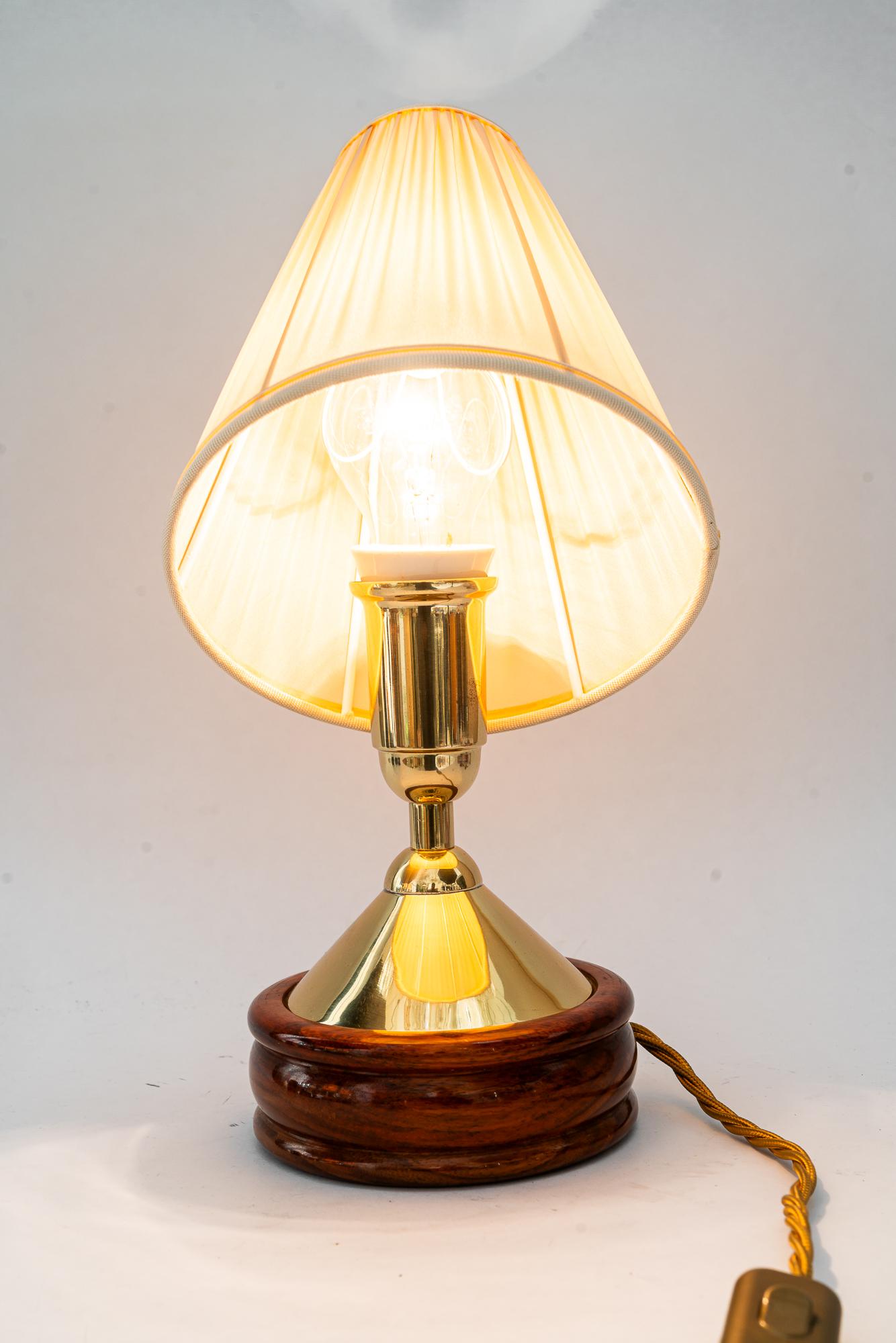 Brass table lamp with wood and fabric shade vienna around 1950s im Angebot 5