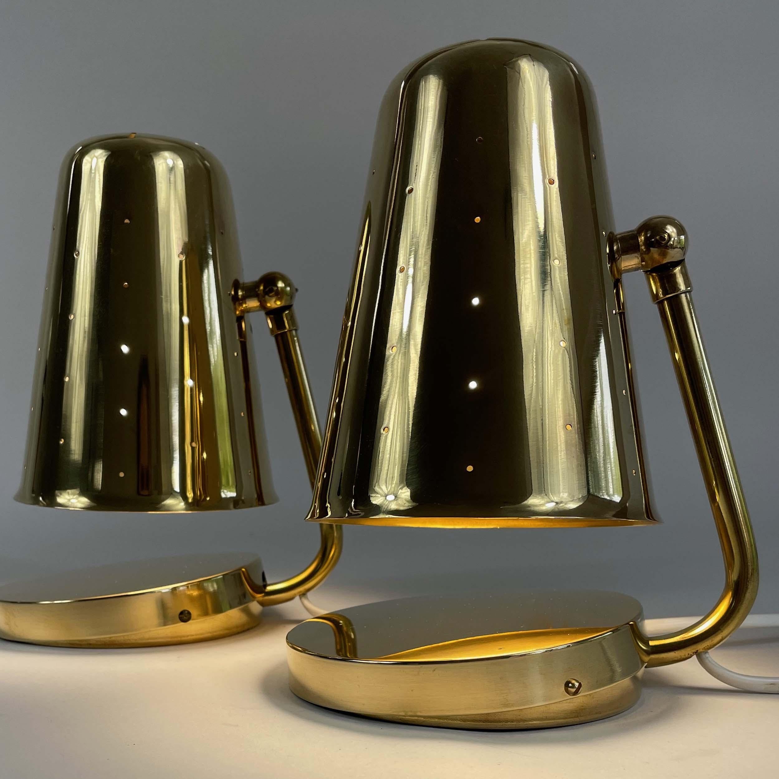 Laiton Lampes de table en laiton Karl Borén, Boréns Borås Belysning Suède années 1950, ensemble de 2 en vente