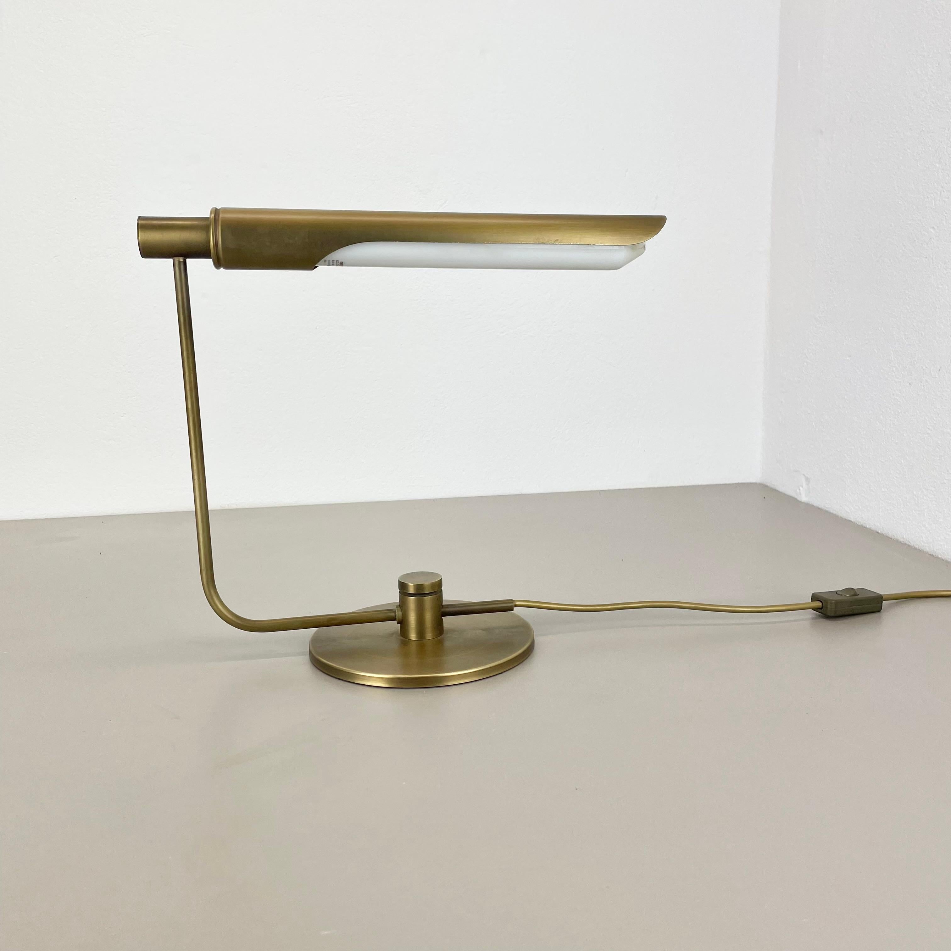 brass table light

Origin: Switzerland

Producer and Design: Rosemarie and Rico Baltensweiler attrib.

Decade: 1970s

This table light is attributed to be designed and produced by Rosemarie and Rico Baltensweiler in Switzerland in the 1970s. the