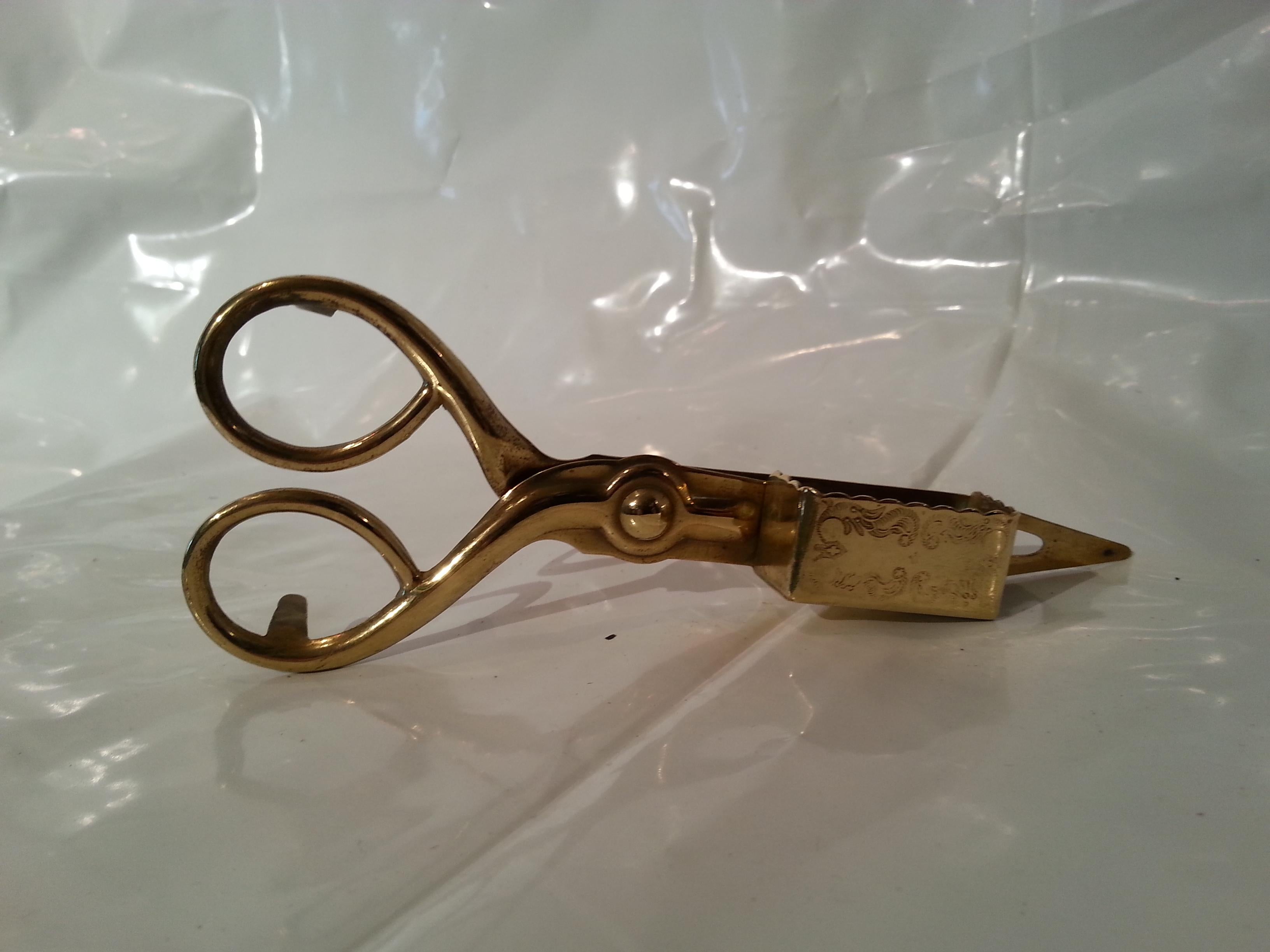 19th century Brass wick trimmer scissors.