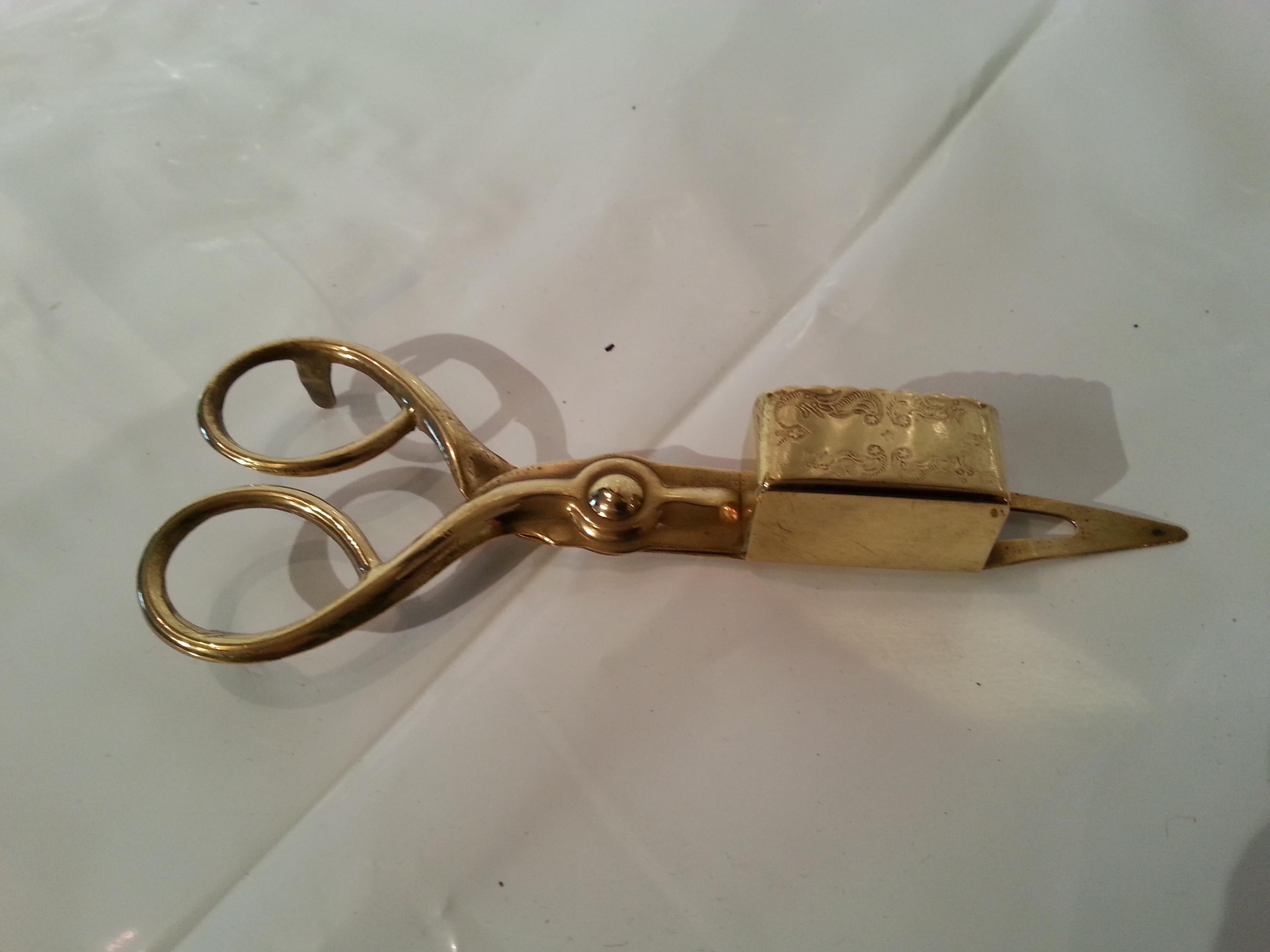 19th C. Brass Candle Wick Scissors In Good Condition For Sale In Nantucket, MA