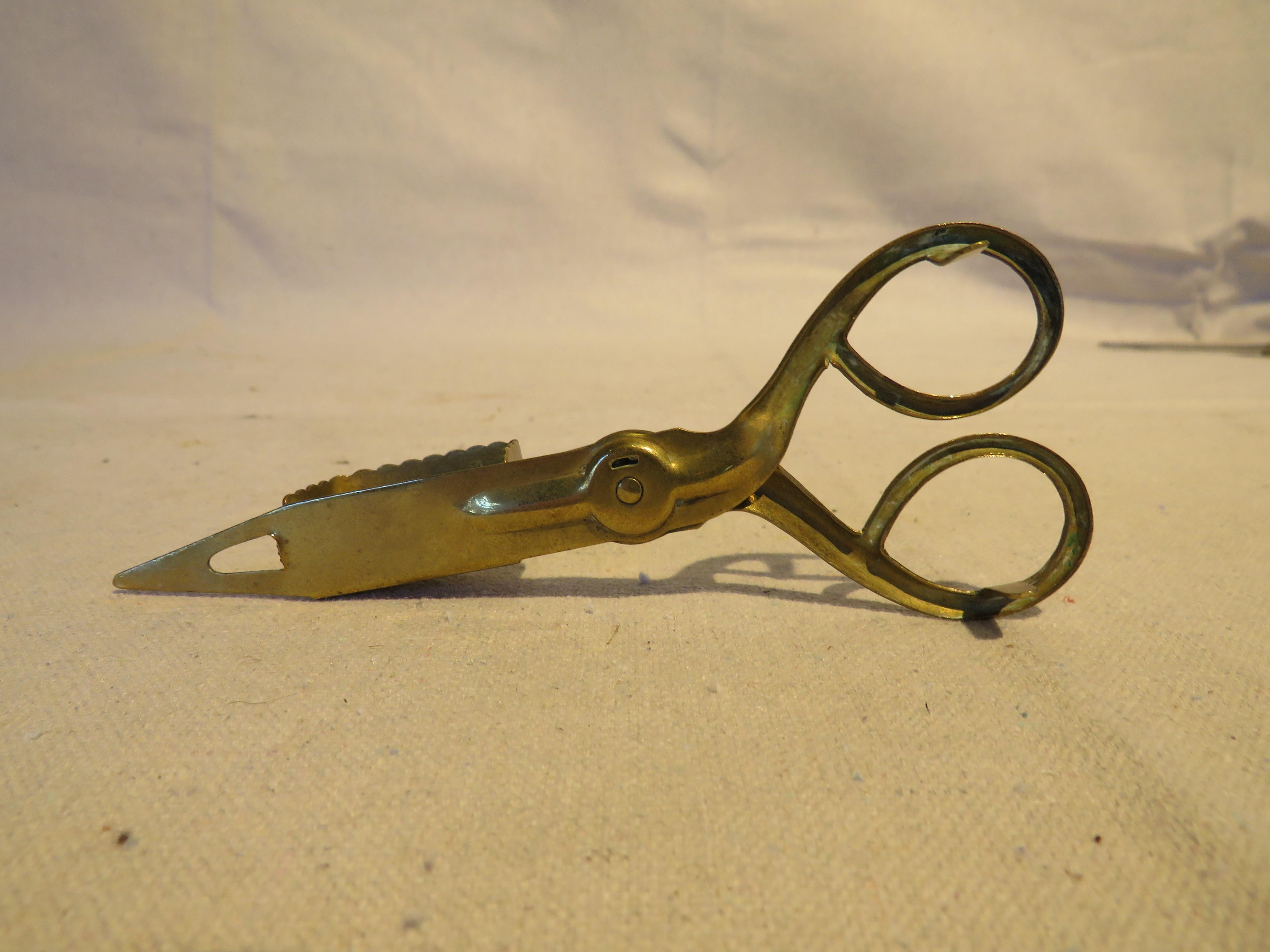 19th C. Brass Candle Wick Scissors For Sale 1