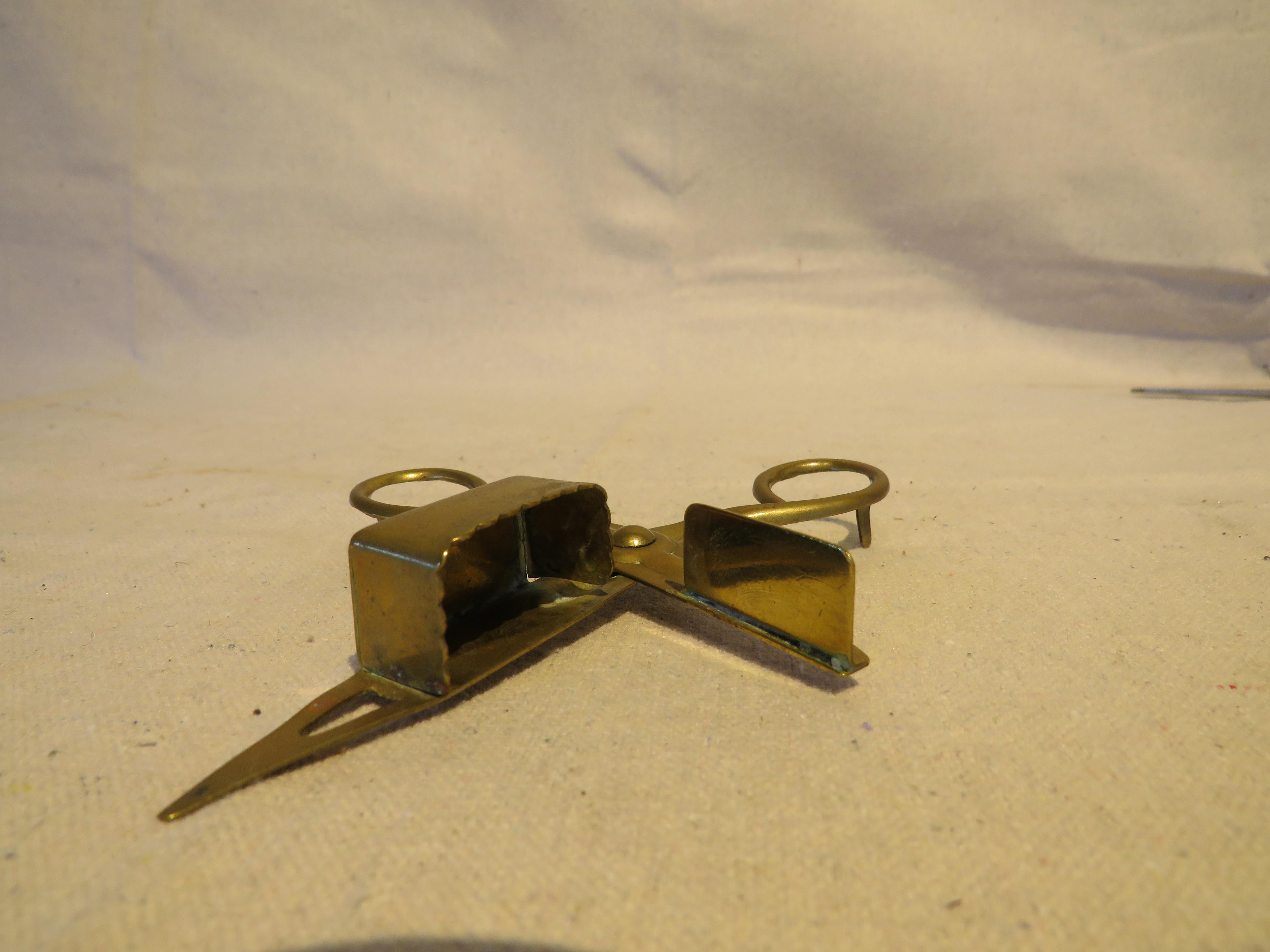 19th C. Brass Candle Wick Scissors For Sale 2