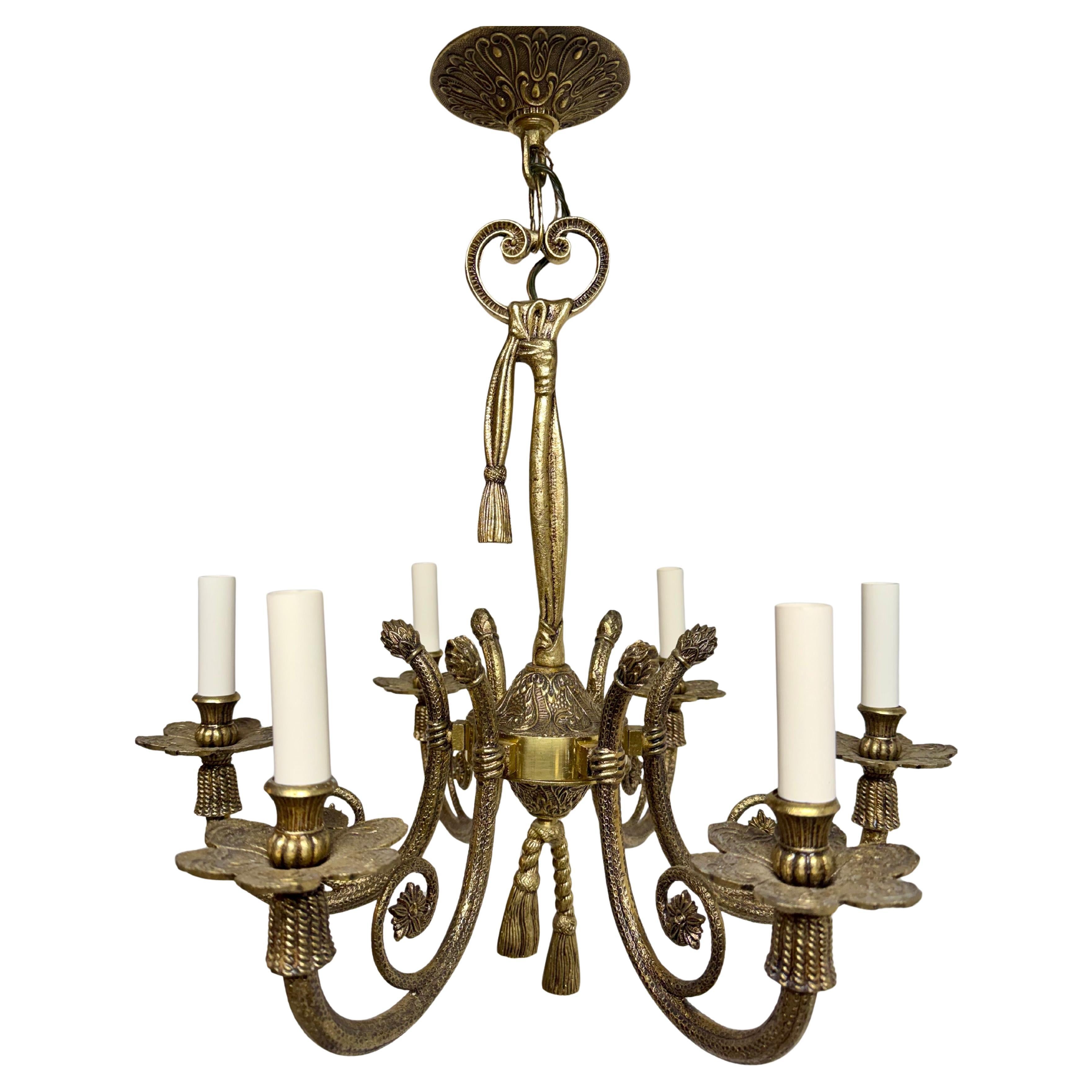 Lampadario con nappe in ottone in vendita