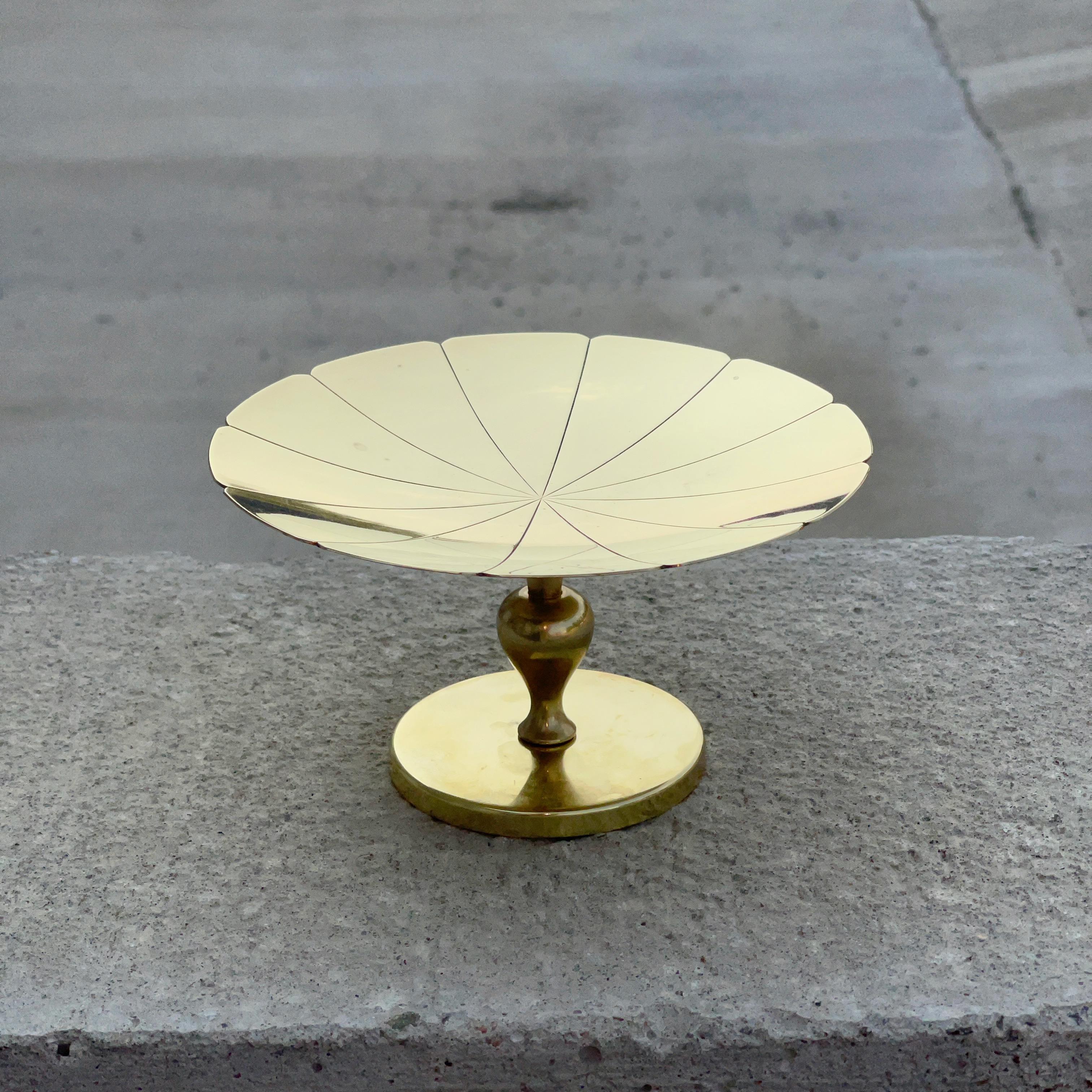 Mid-Century Modern Brass Taza by Tommi Parzinger for Dorlyn Silversmiths For Sale