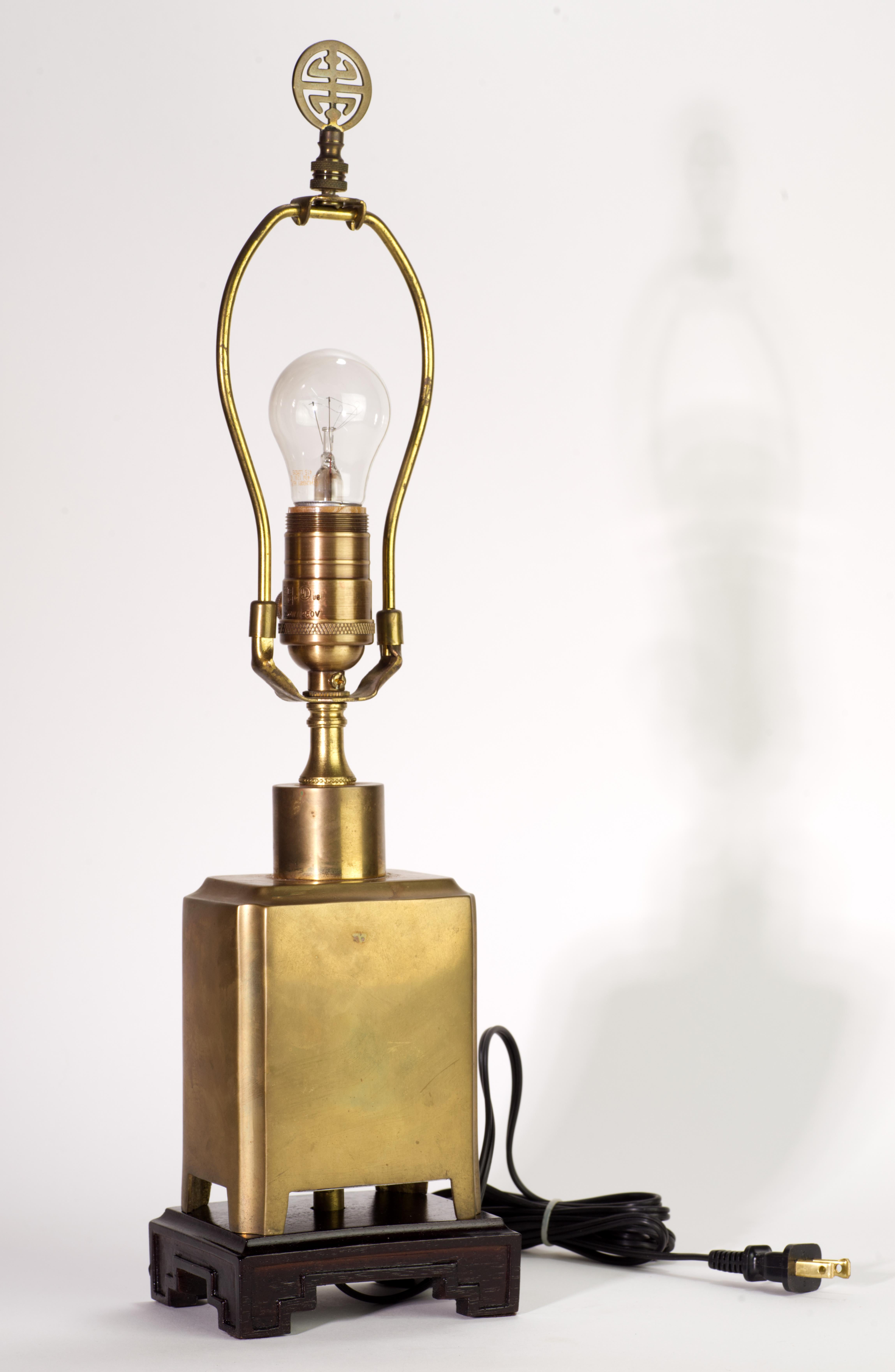 Hong Kong Lampe de table d'appoint en laiton, Vintage 1960s en vente