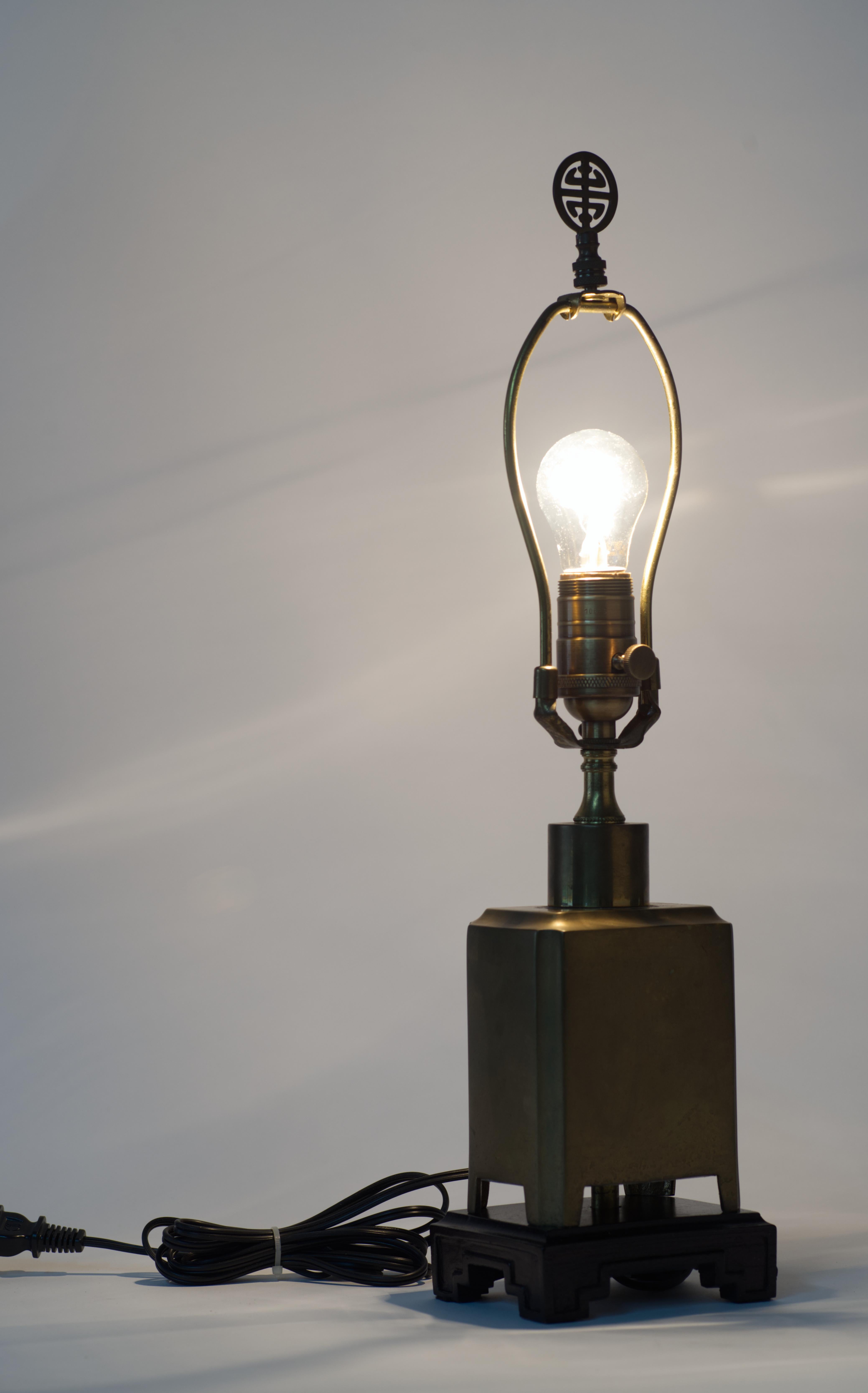 Laiton Lampe de table d'appoint en laiton, Vintage 1960s en vente