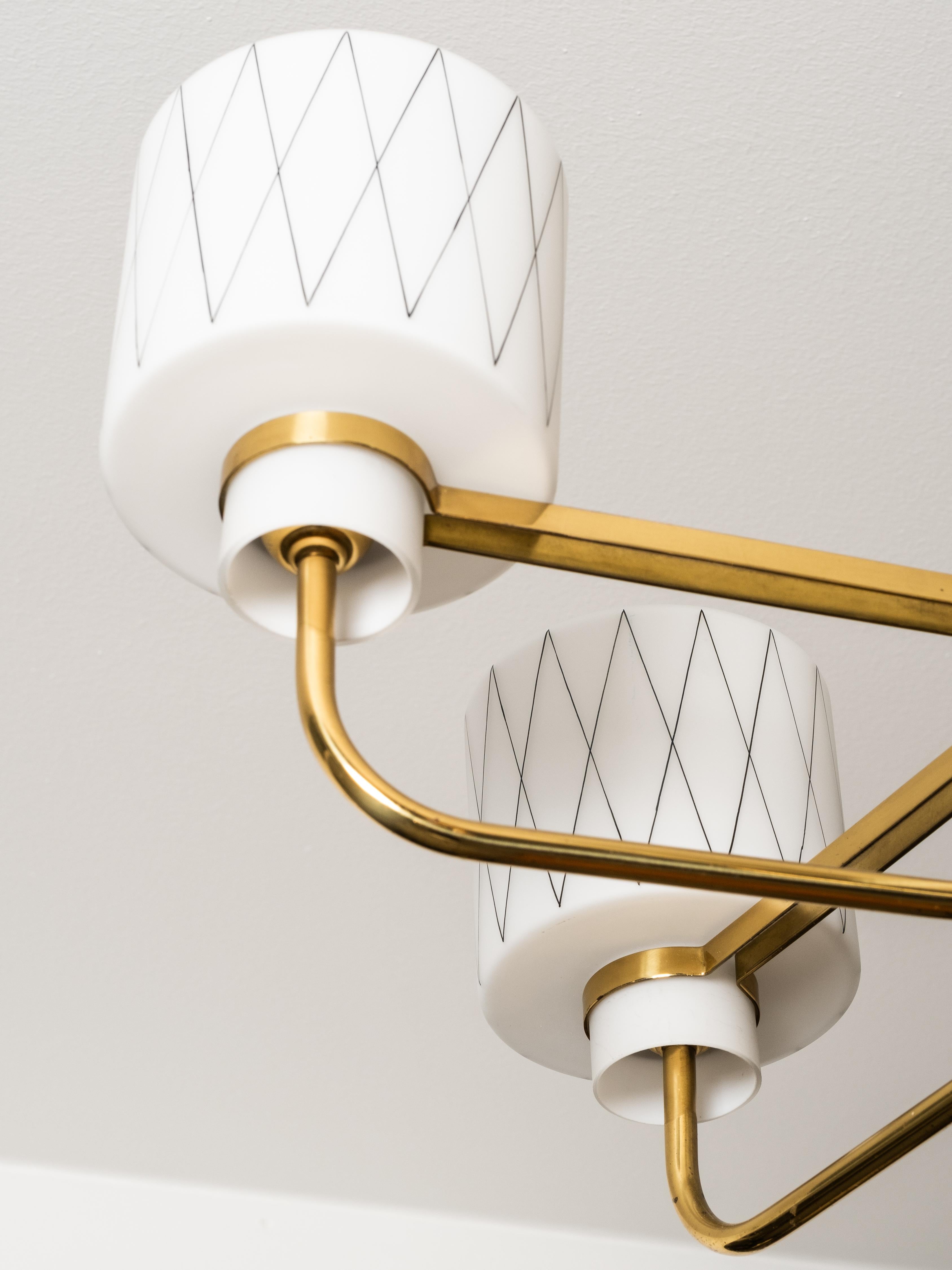 Lampadario in ottone, teak e vetro opalino con motivo a diamante, Finlandia, anni '50 in vendita 9
