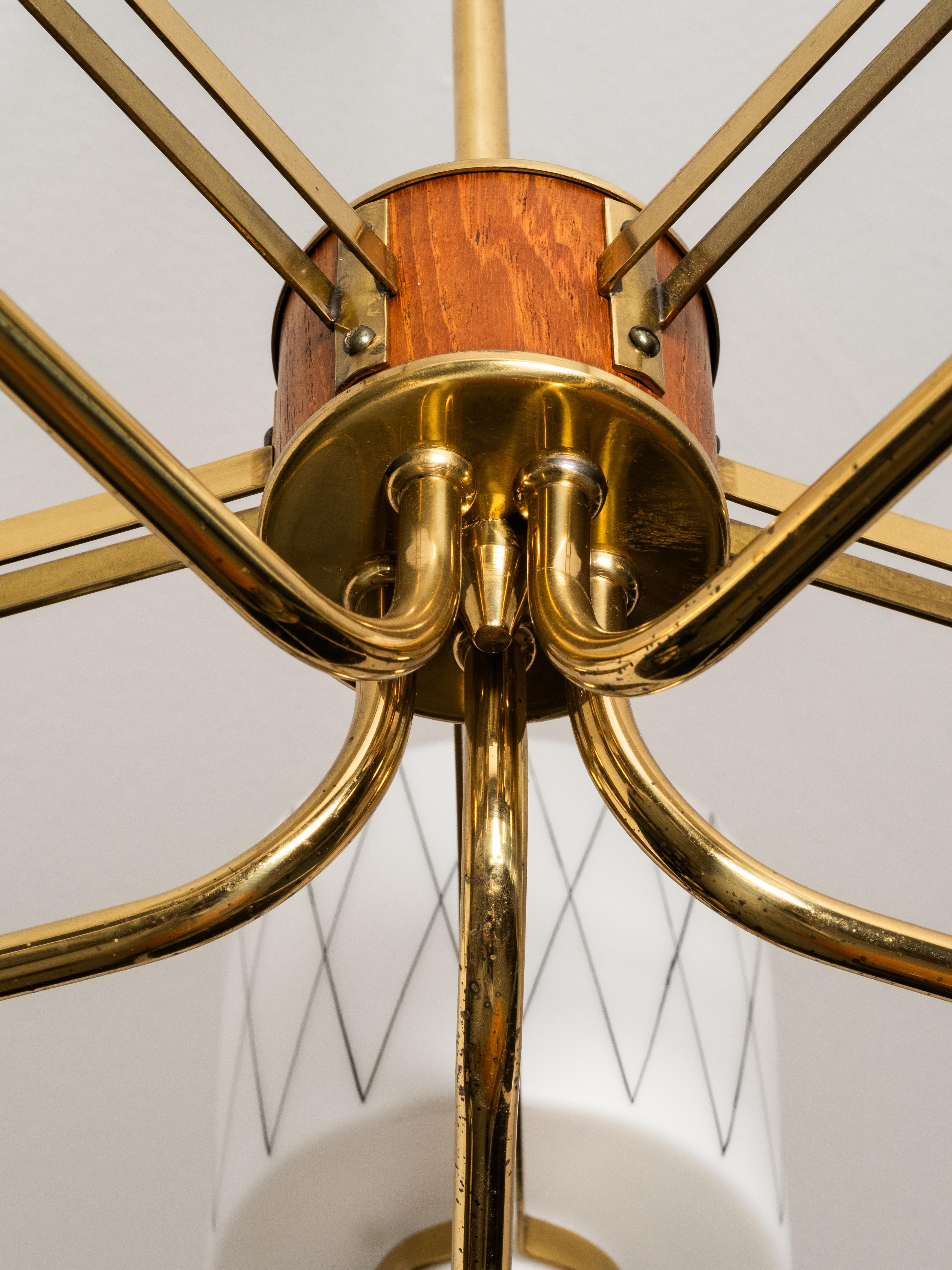 Lampadario in ottone, teak e vetro opalino con motivo a diamante, Finlandia, anni '50 in vendita 11