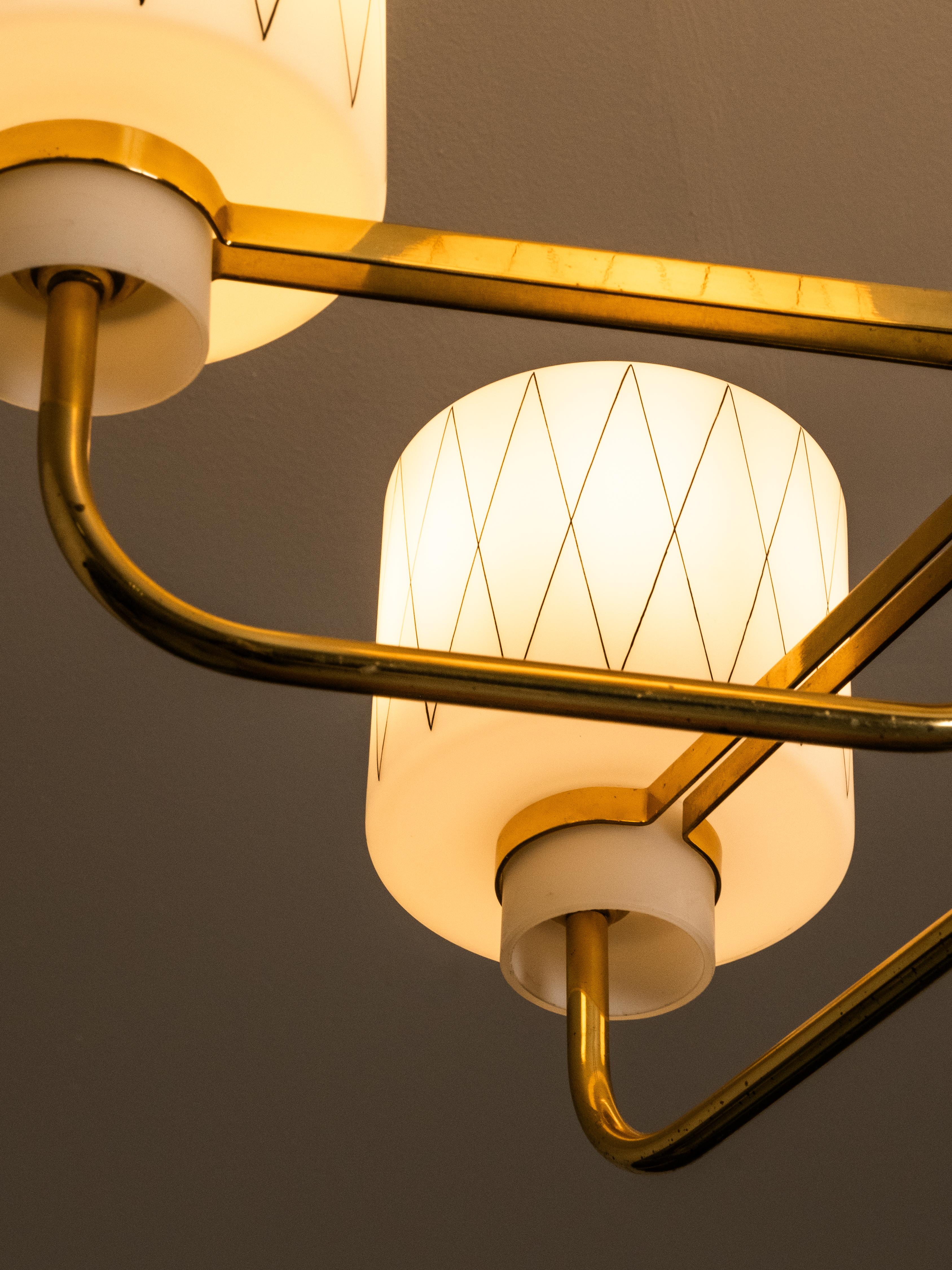 Lampadario in ottone, teak e vetro opalino con motivo a diamante, Finlandia, anni '50 in vendita 2