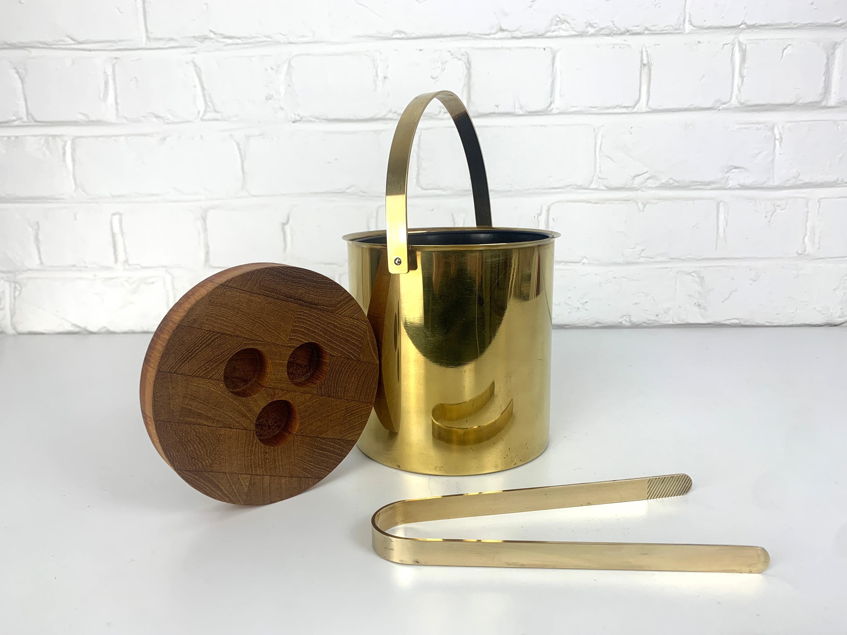 20th Century Brass / Teak Ice Bucket & Ice Tong by Arne Jacobsen for Stelton, Brassware 1960s For Sale