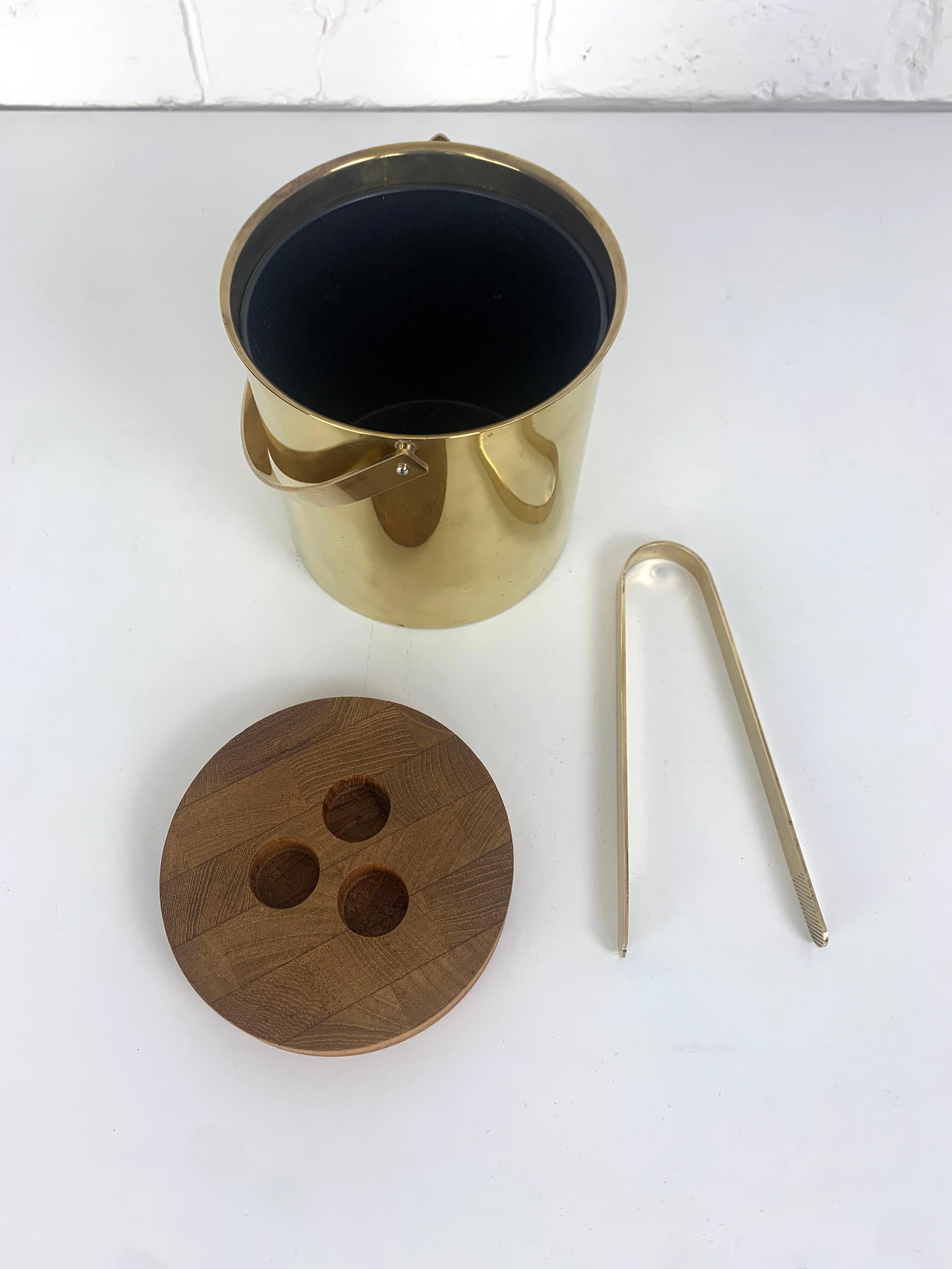 Brass / Teak Ice Bucket & Ice Tong by Arne Jacobsen for Stelton, Brassware 1960s For Sale 2