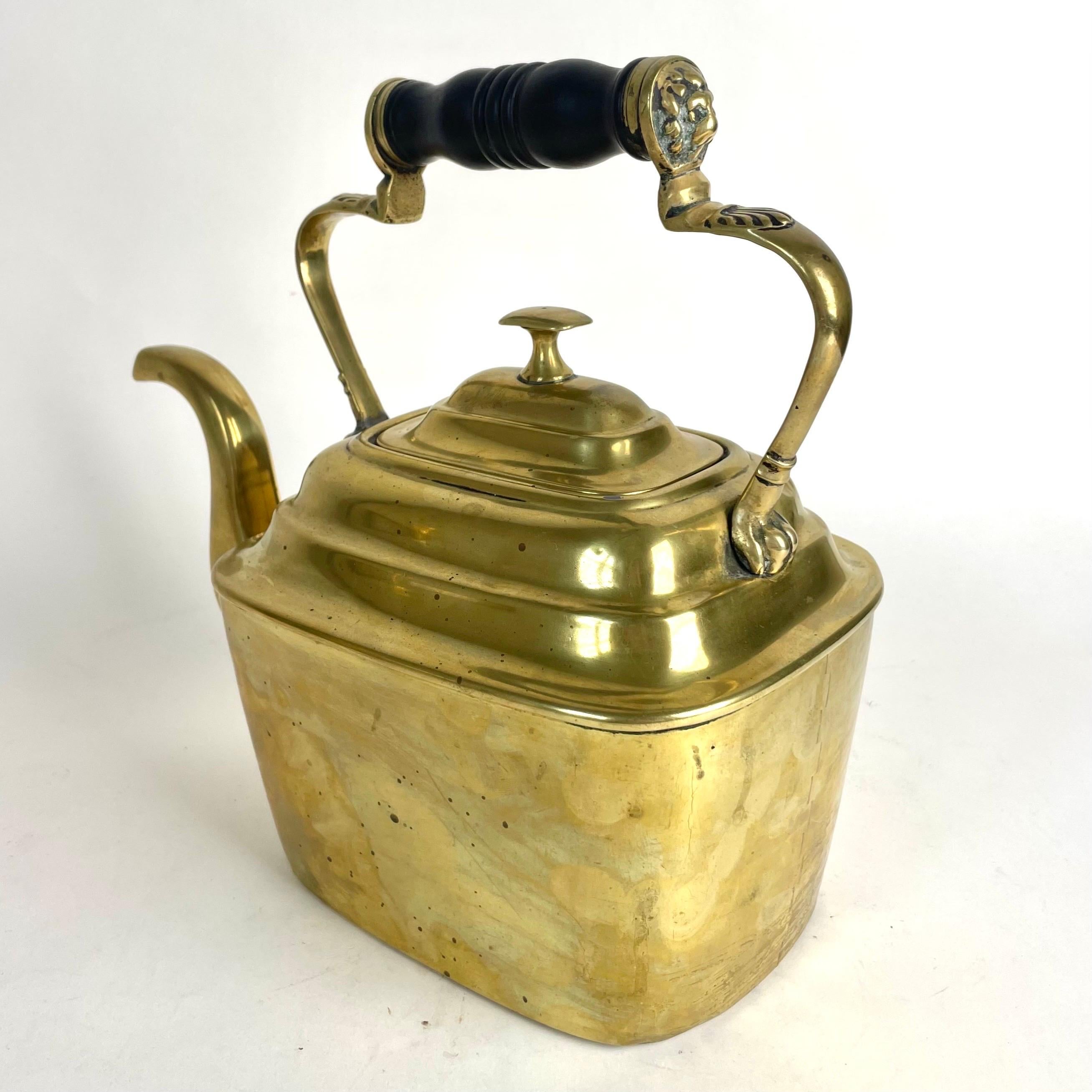 Début du XIXe siècle Théière Regency anglaise des années 1820 en vente