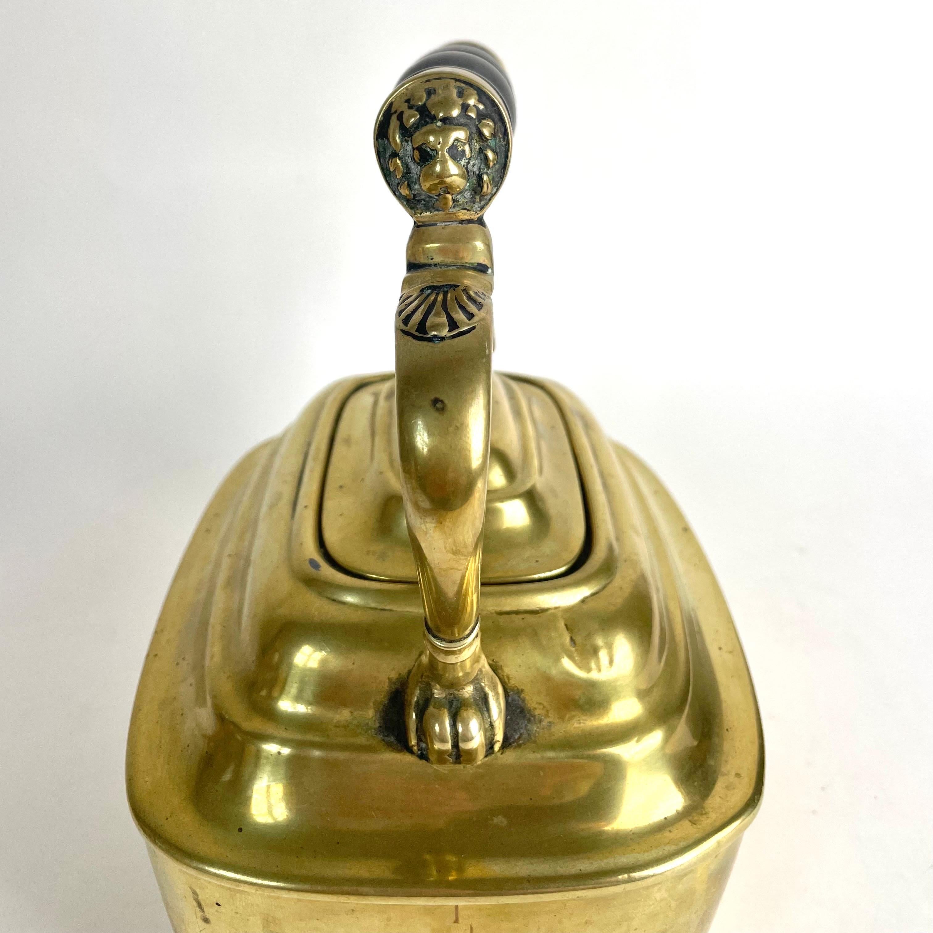 Théière Regency anglaise des années 1820 en vente 3
