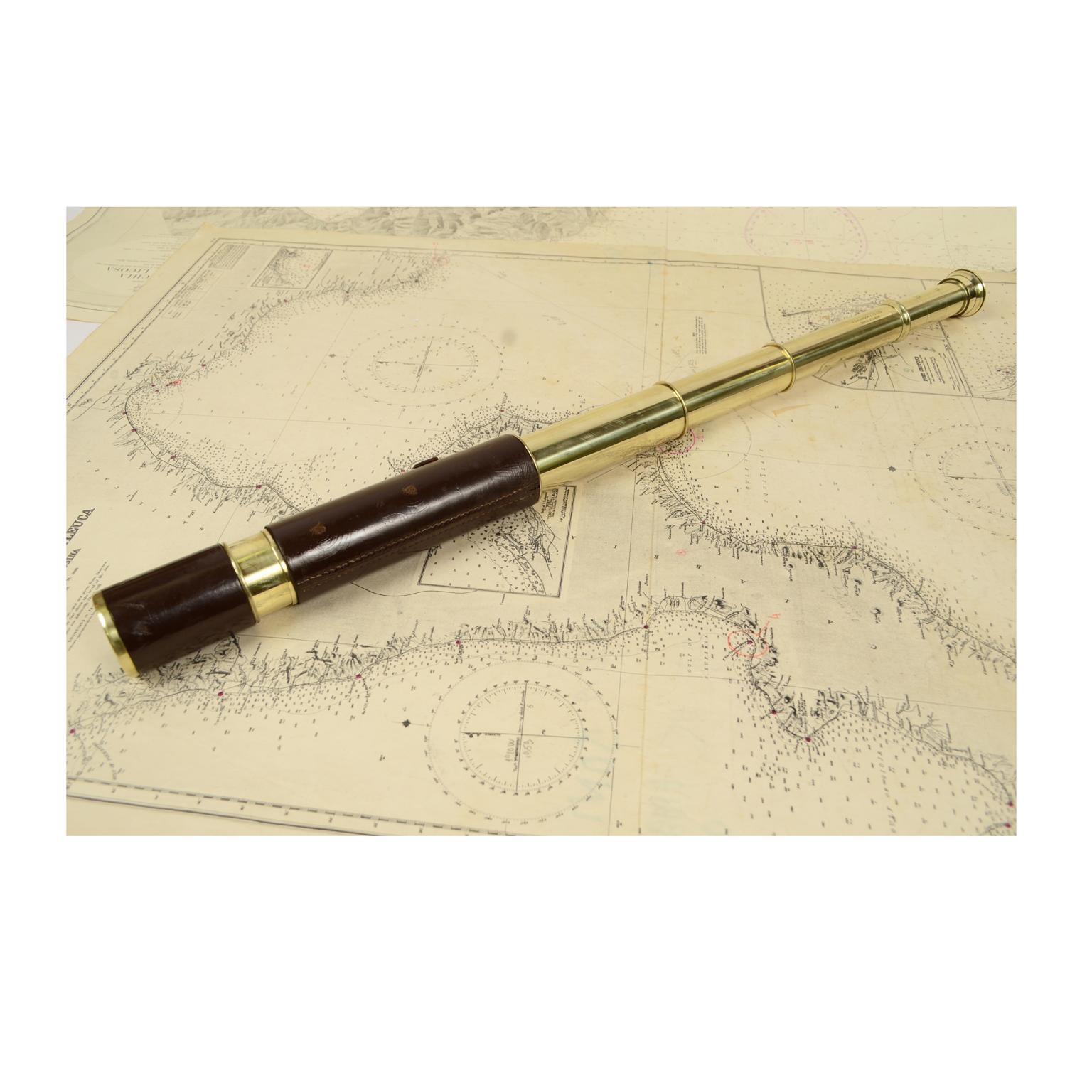 Brass telescope with leather-covered handle signed H. SALANSON & Co Ltd Bristol & Cardiff, early 1900s. Four extensions focus, complete with sunshade extension. Maximum length 84.5 cm, minimum 27 cm, focal diameter 4.5 cm. Excellent condition, fully