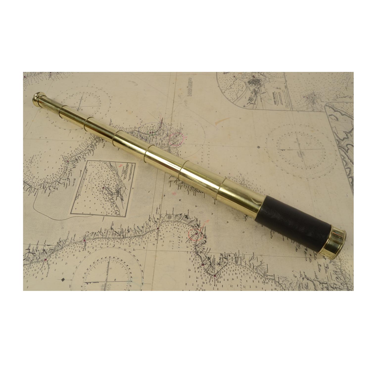 Brass Telescope with Leather Handle, UK, Second Half of the 19th Century In Good Condition In Milan, IT