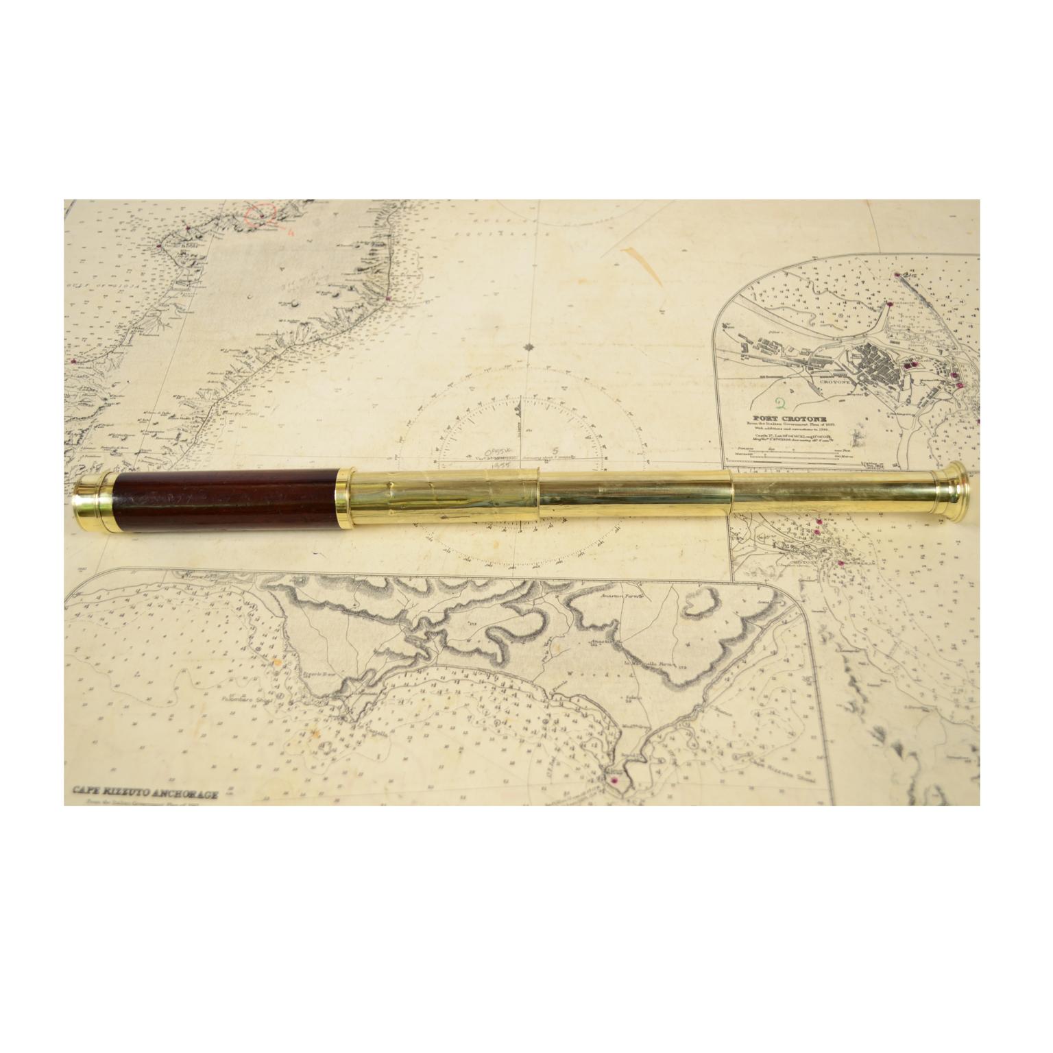 Brass Telescope with Mahogany Handle, 1870 In Good Condition In Milan, IT