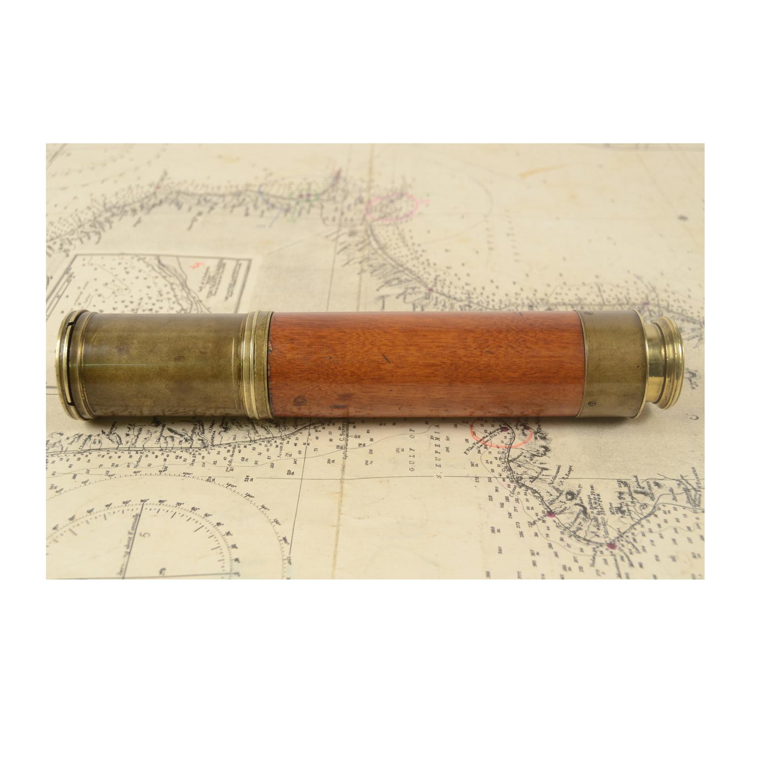Brass Telescope with Mahogany Handle, UK, 1855 In Good Condition In Milan, IT