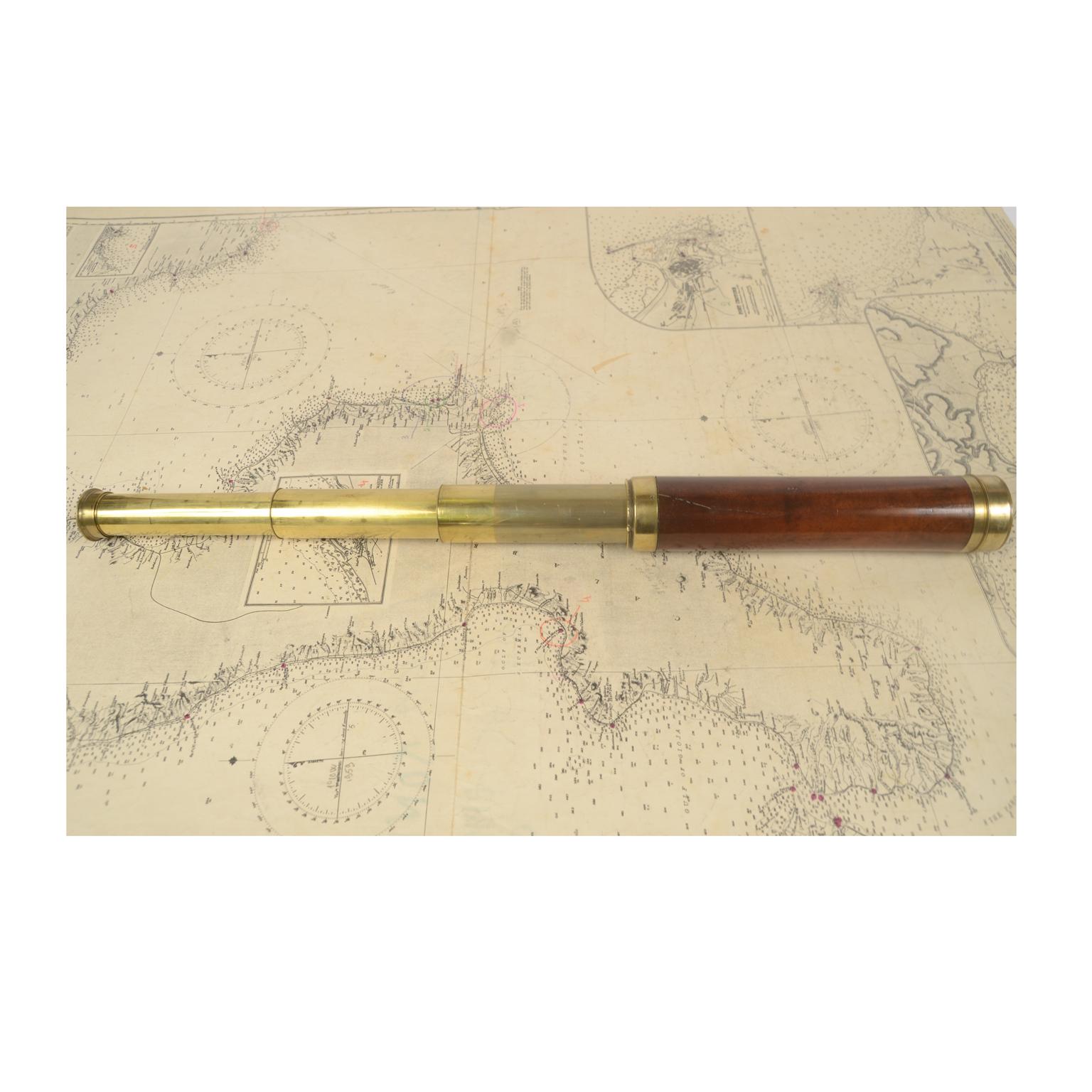 19th Century Antique Brass Telescope with Mahogany Handle English Manufacture In Good Condition In Milan, IT