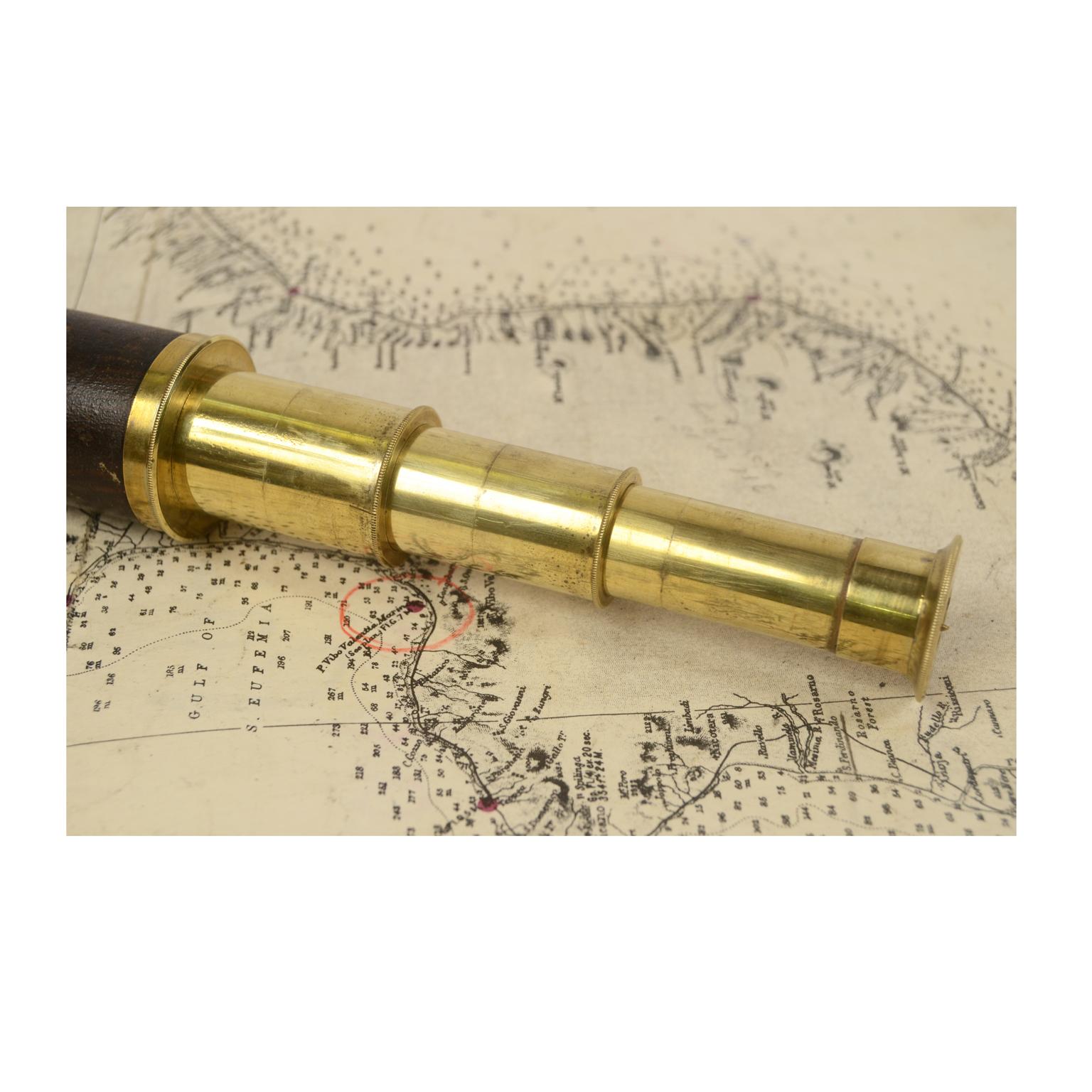 Brass Telescope with Painted Handle, UK, Early 20th Century In Good Condition In Milan, IT