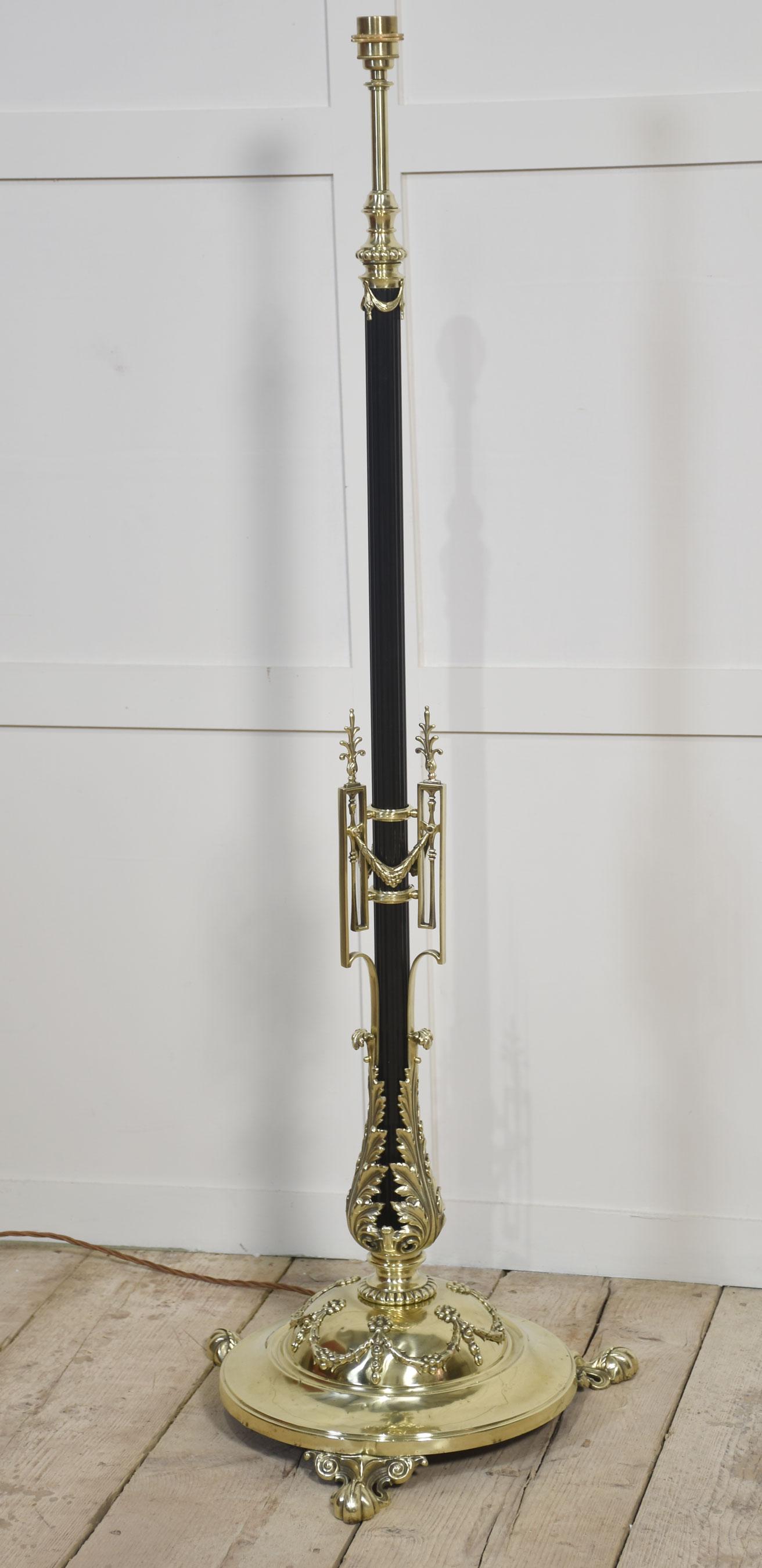 Lampada telescopica standard in ottone in vendita 1
