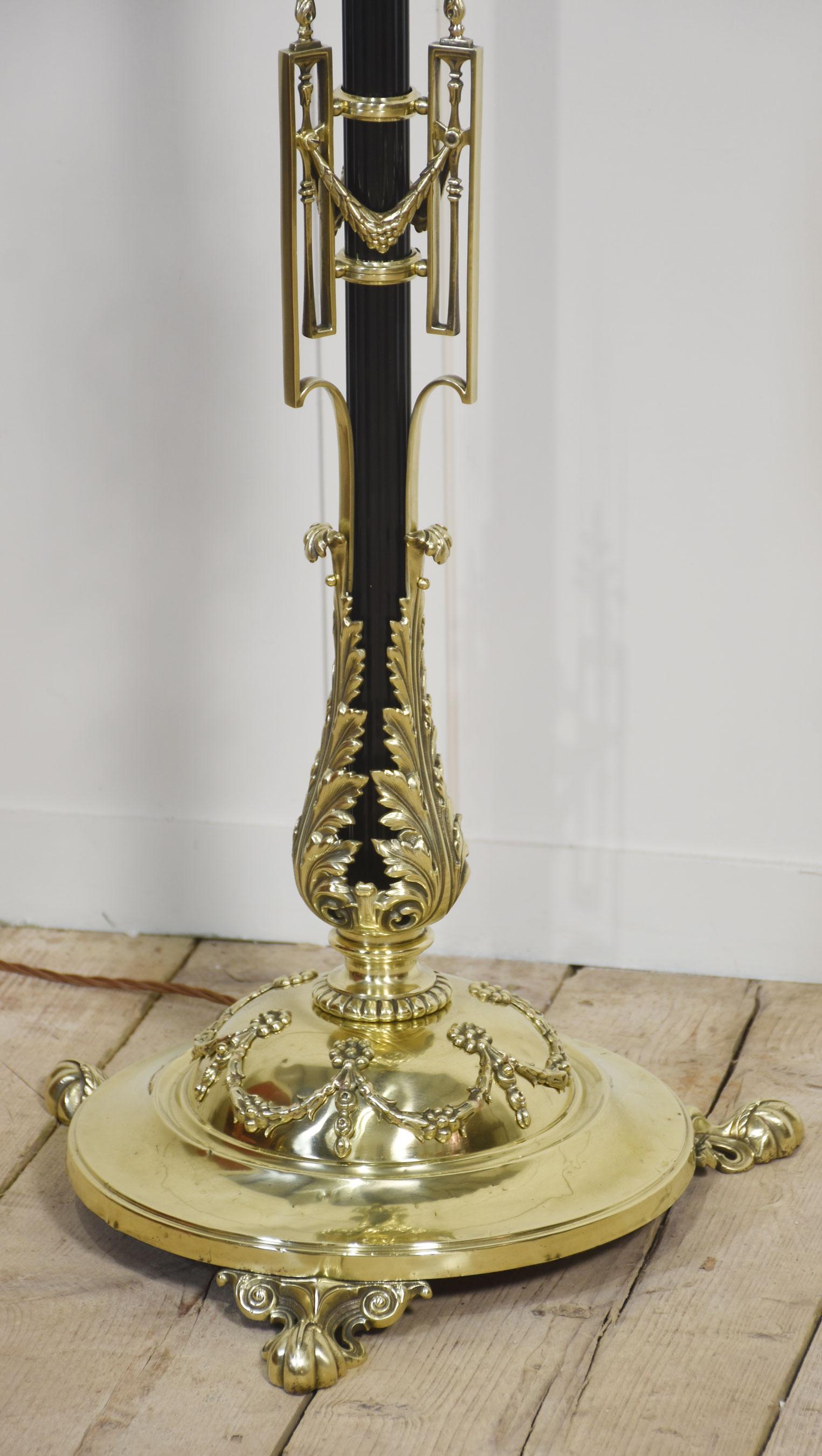 Lampada telescopica standard in ottone in vendita 3