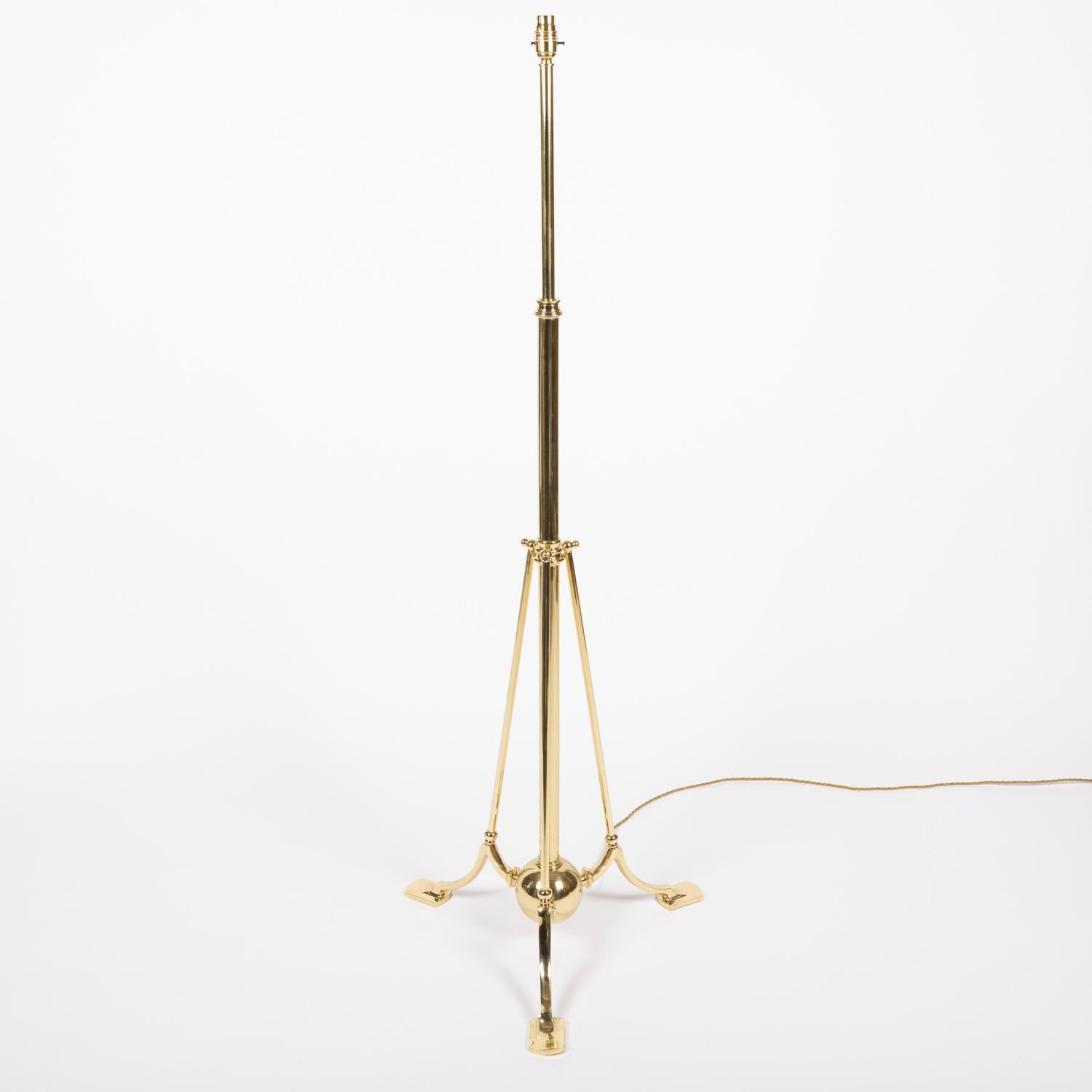 A brass telescopic standard lamp, tripod base, with ball weight, in the manner of W.A.S Benson. circa 1900.

Height in photographs: 56 inches / 142 cm. (adjustable height).

Re-wired and tested.