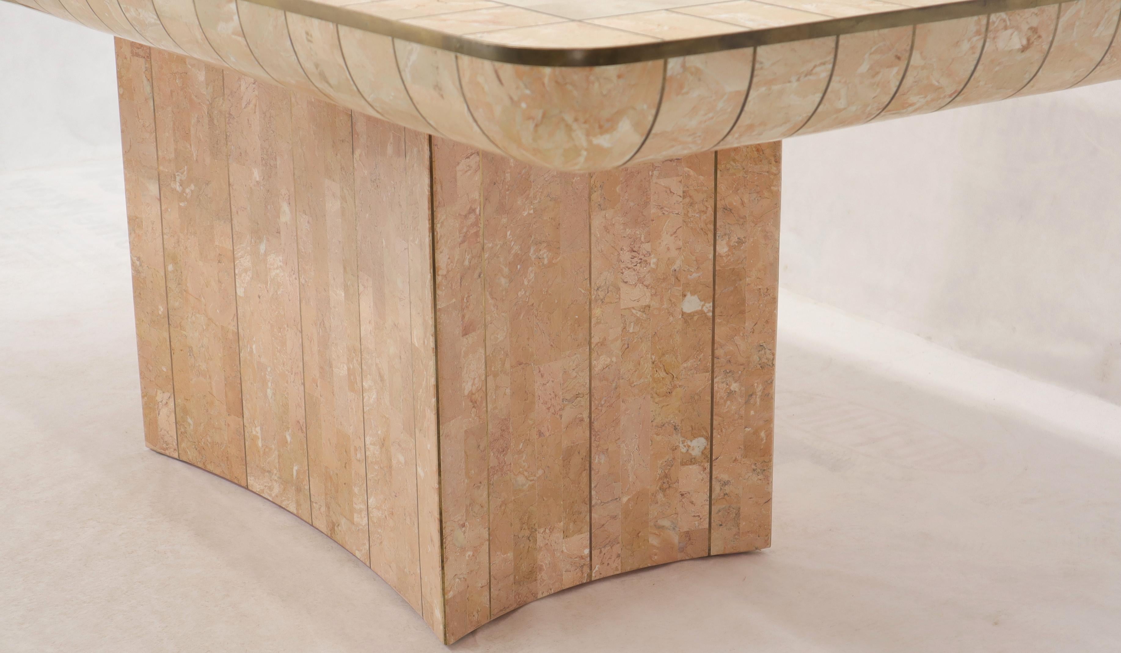 Mid-Century Modern Laiton & Table de conférence à plateau en marbre tessellé et pierre naturelle en vente