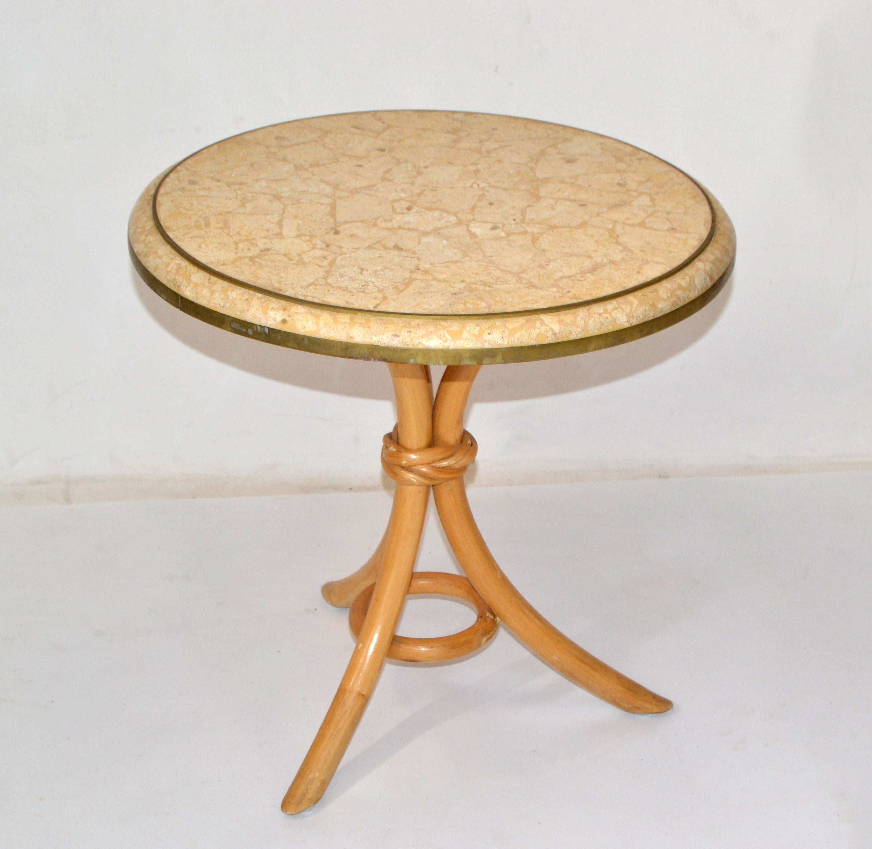 Mid-Century Modern Table d'appoint en laiton et pierre tessellée sur bois de bambou, Boîte à boire, Table d'appoint Maitland Smith en vente