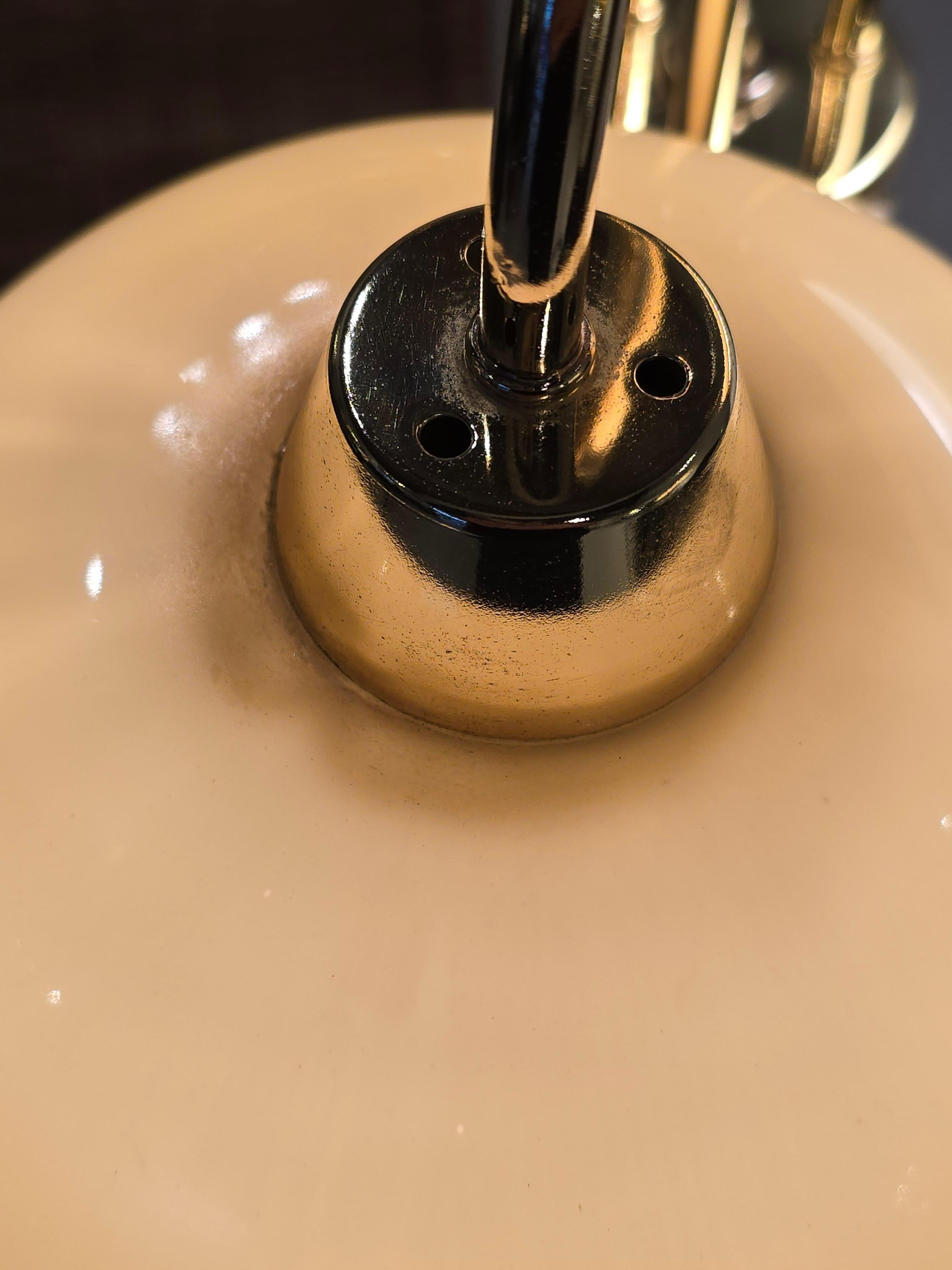 Lámparas de sobremesa de latón con tres pantallas de los años 70 en venta 2