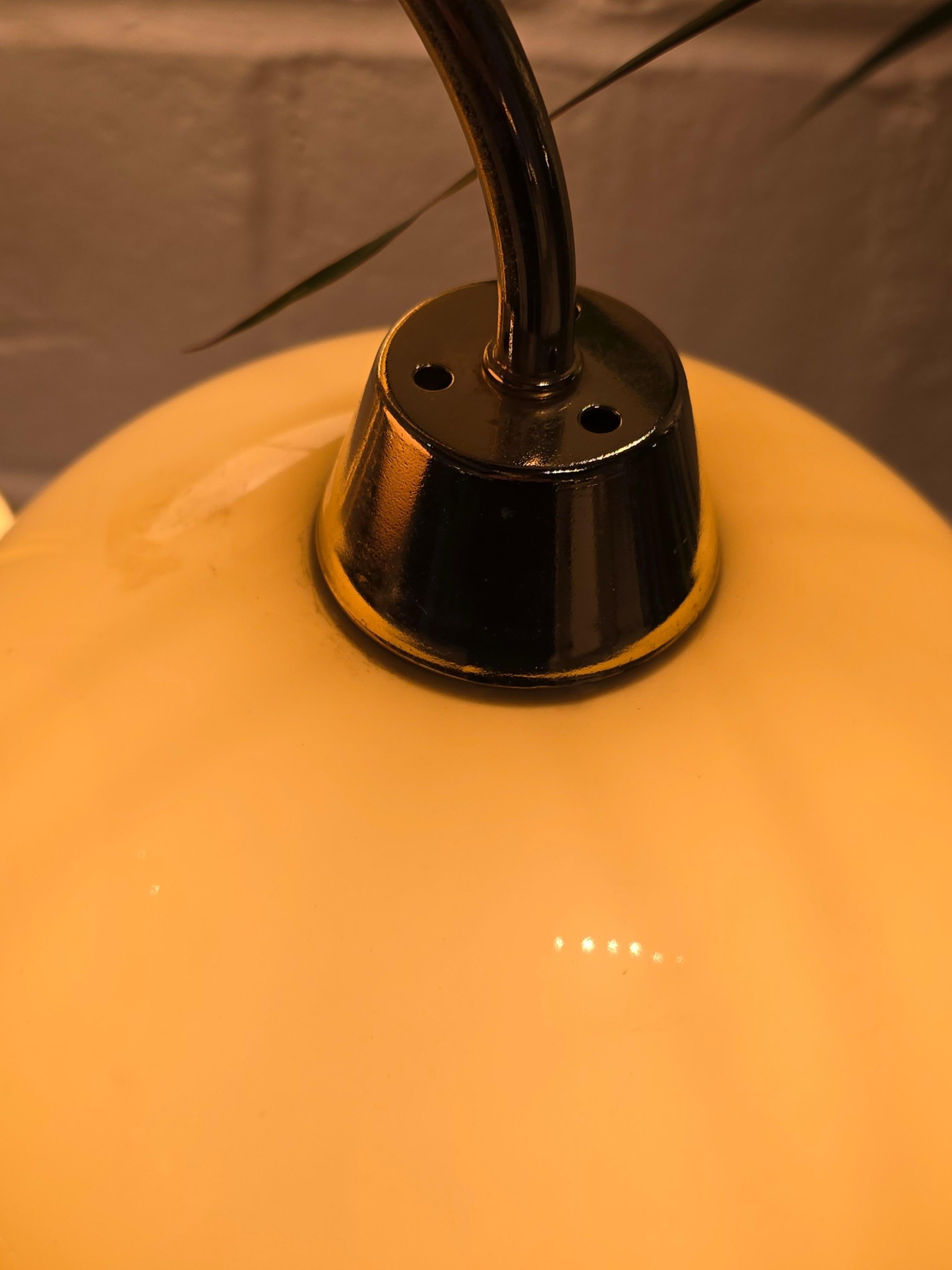 Lámparas de sobremesa de latón con tres pantallas de los años 70 en venta 4