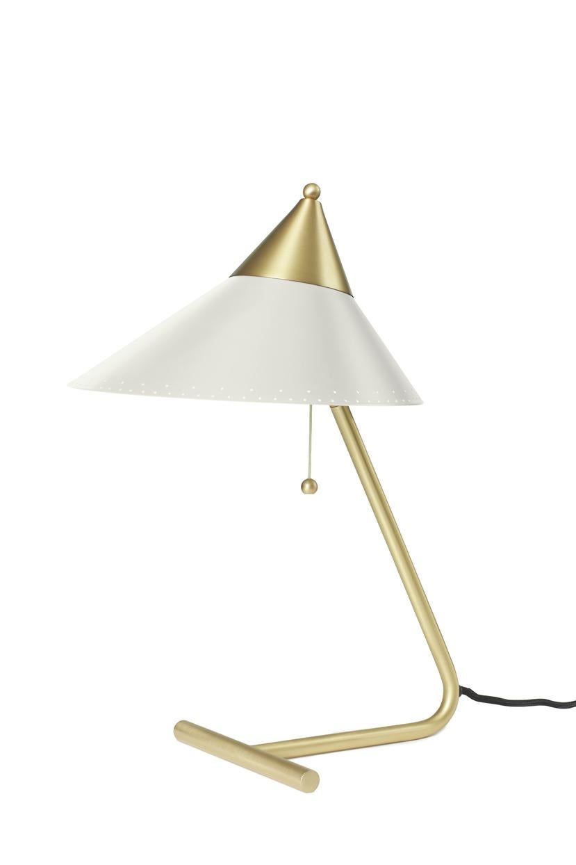 Brass top warm white table lamp by Warm Nordic
Dimensions: D 24 x W 31 x H 41 cm
Material: Lacquered steel, brass
Weight: 1 kg
Also available in different colours.

A table lamp with unique, solid brass details, created in the 1950s by the Danish