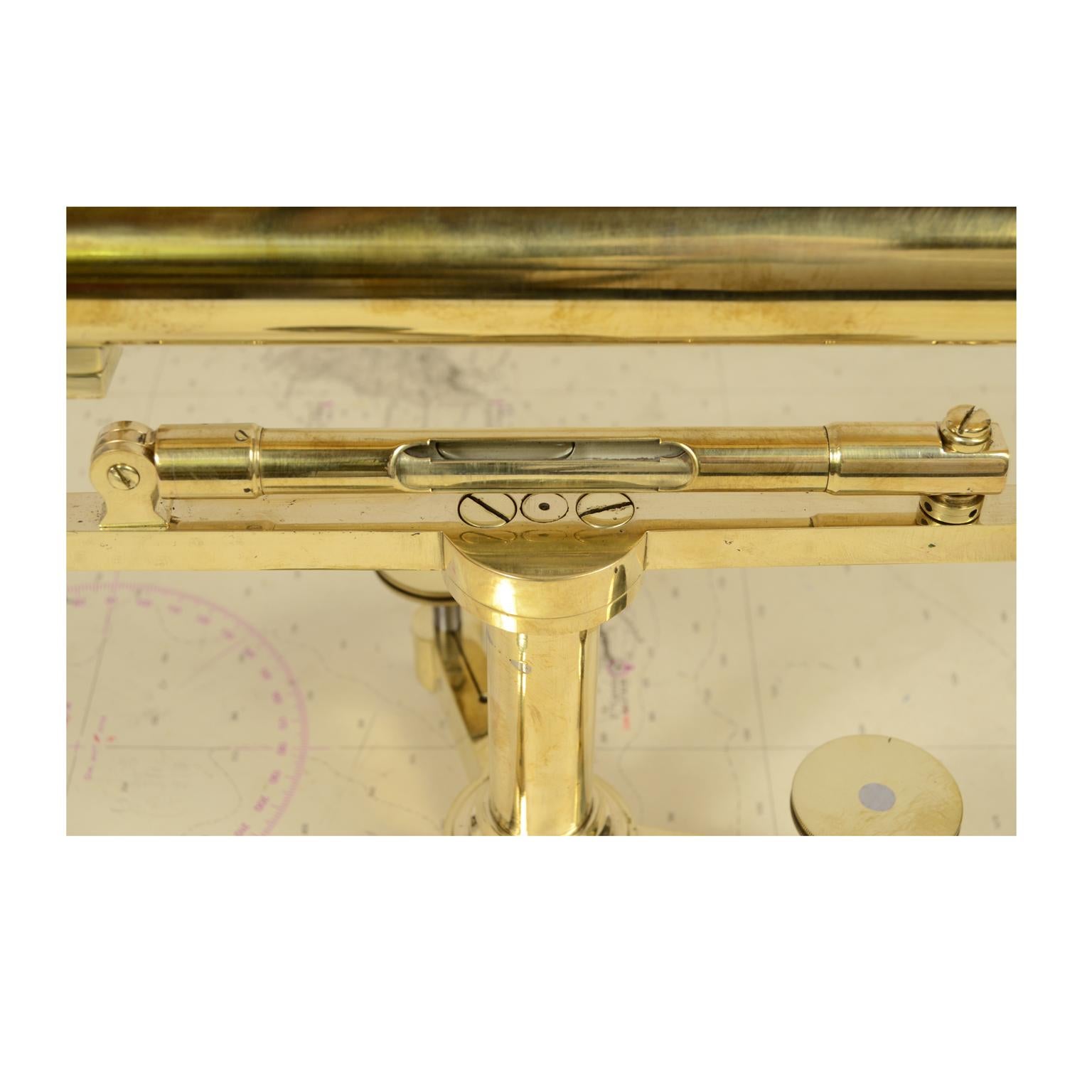 UK  1870 Brass Topographic Level, Antique Surveyor Measurement Instrument  In Good Condition For Sale In Milan, IT