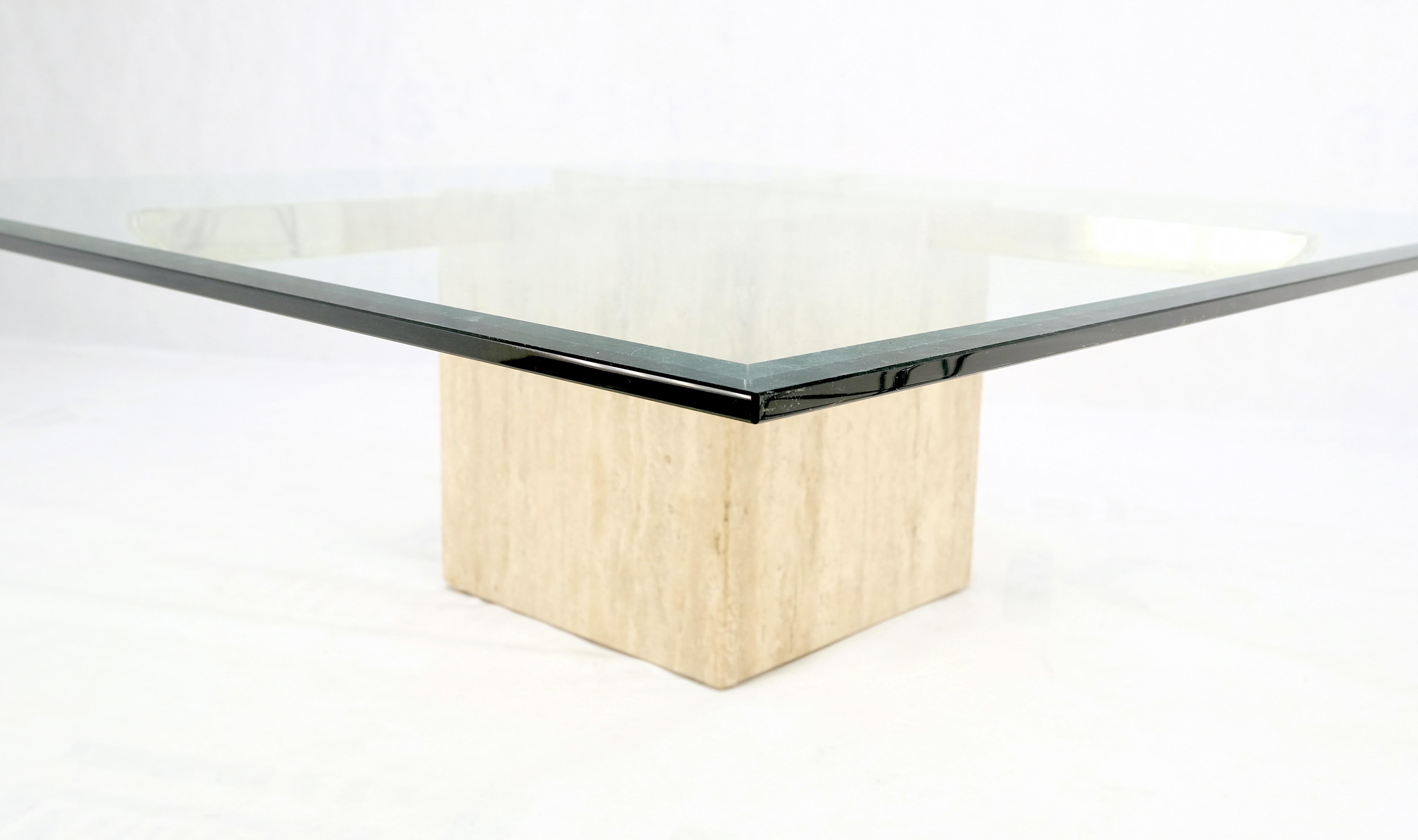 Table centrale à café en laiton, base en travertin, plateau en verre, carrée, moderne du milieu du siècle dernier en vente 5