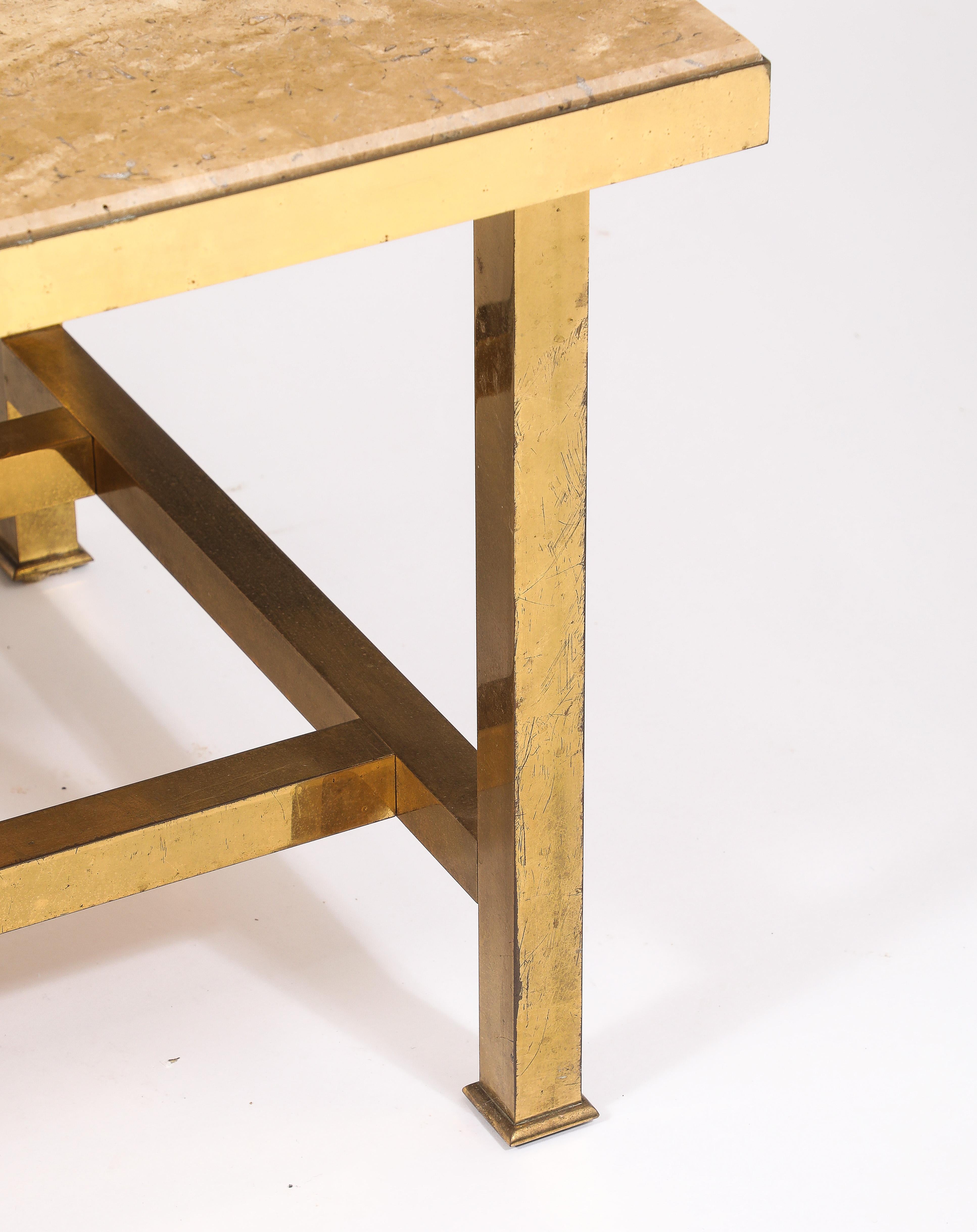 Français Table basse en laiton et travertin, France, années 1960 en vente
