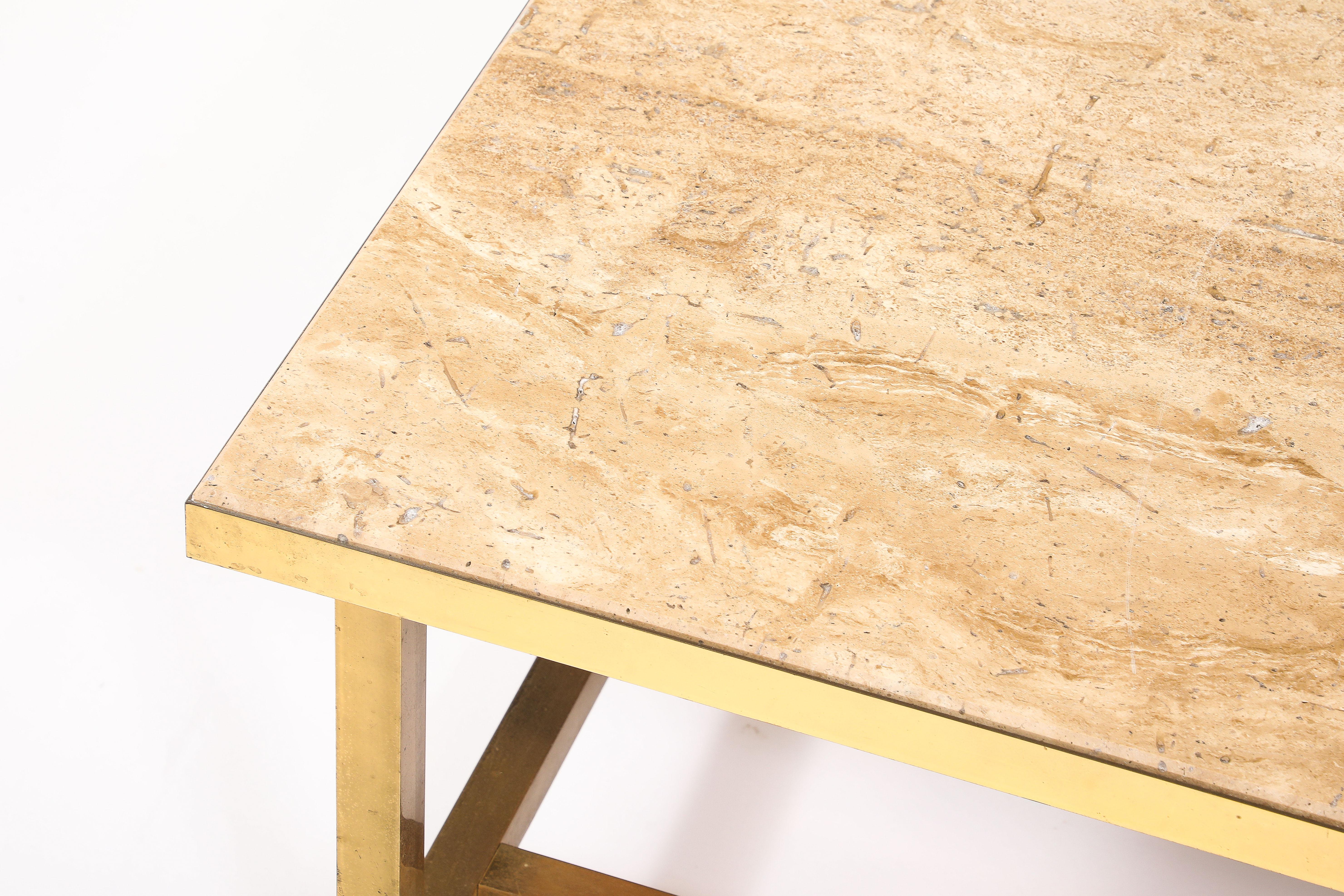 20ième siècle Table basse en laiton et travertin, France, années 1960 en vente