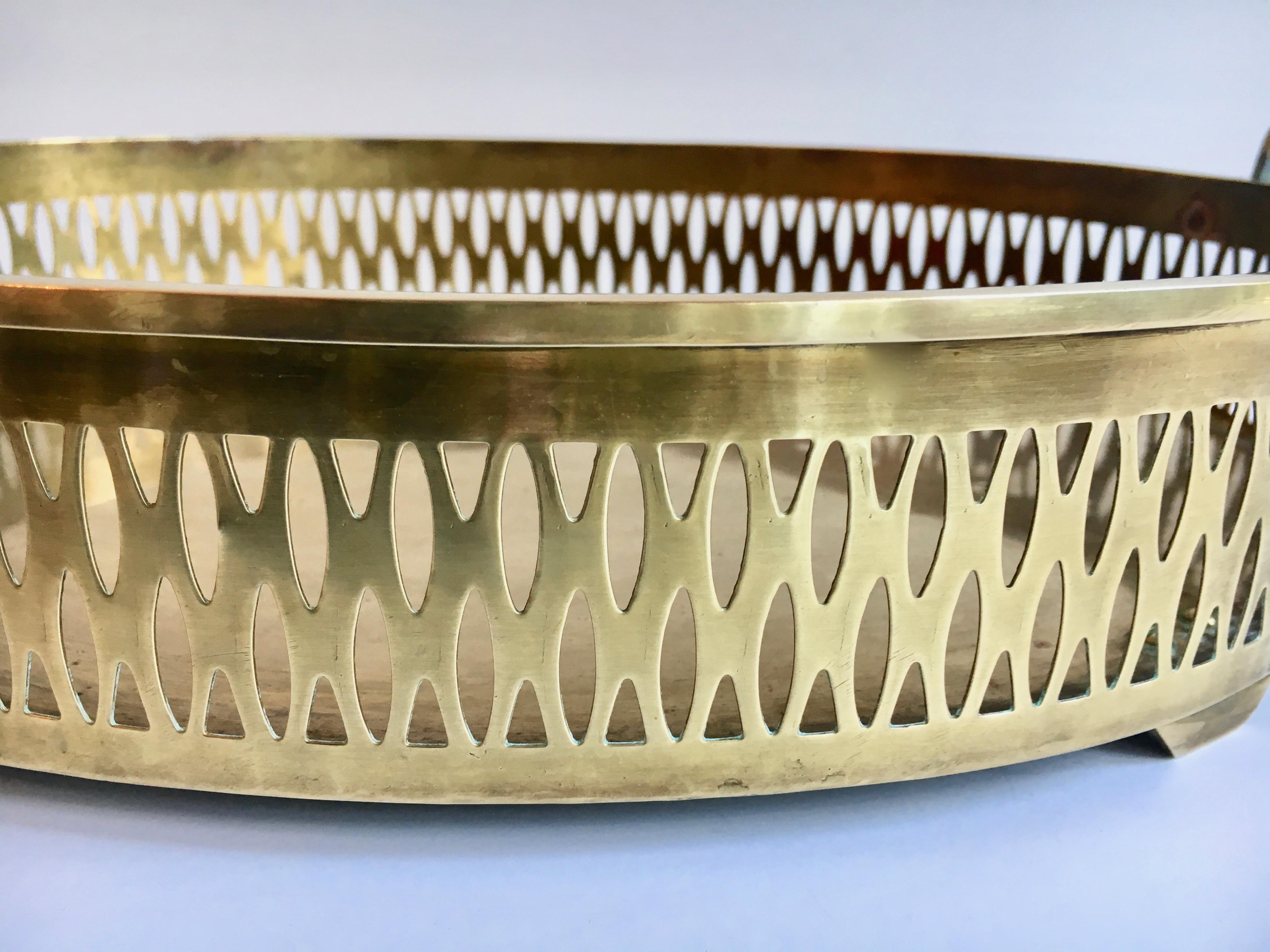 Oval Brass Tray with Deep Gallery Detail In Good Condition In Los Angeles, CA