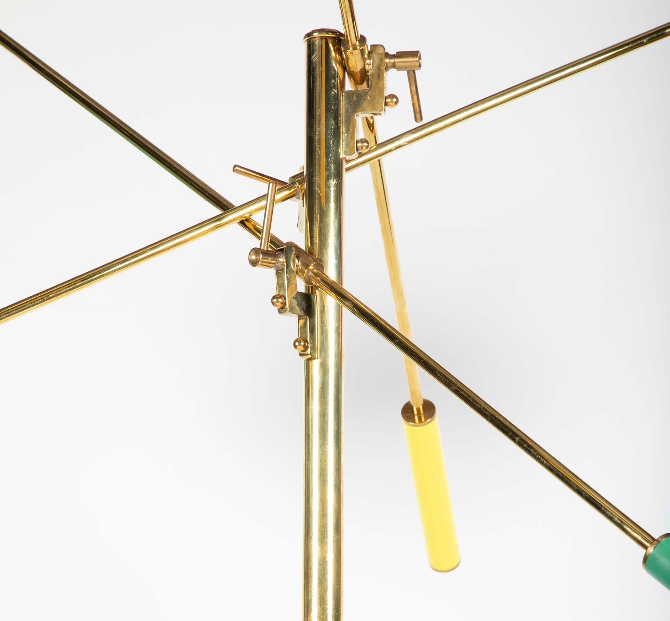 Lampada da terra triennale in ottone attribuita ad Arredoluce in vendita 5