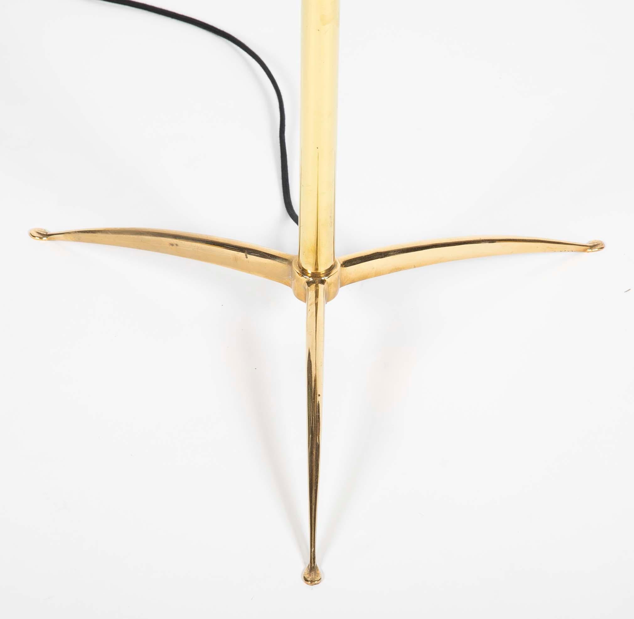 Lampada da terra triennale in ottone attribuita ad Arredoluce in vendita 7