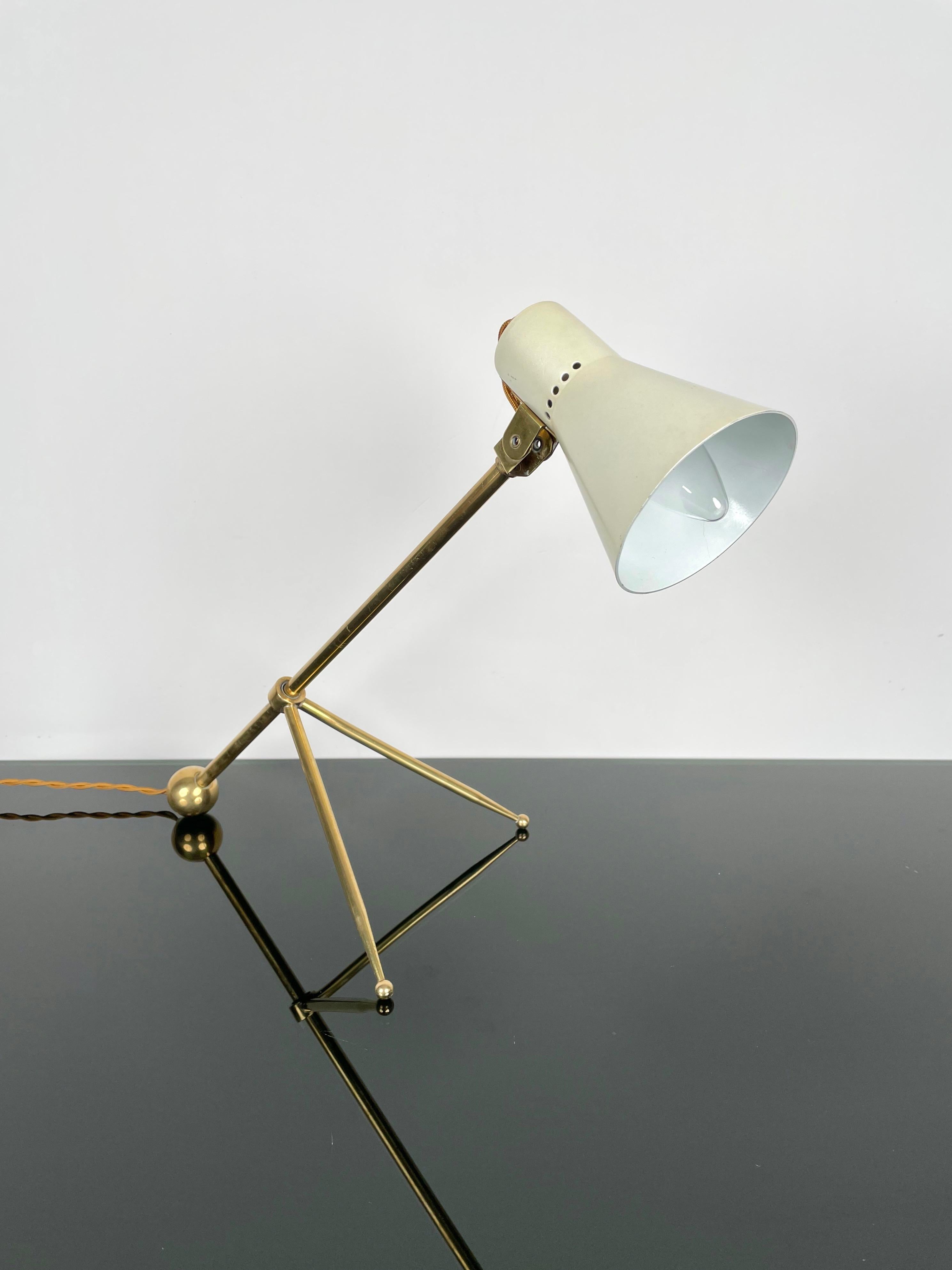 Mid-Century Modern Brass Tripod Desk Table Lamp Attributed to Stilnovo, Italy, 1950s