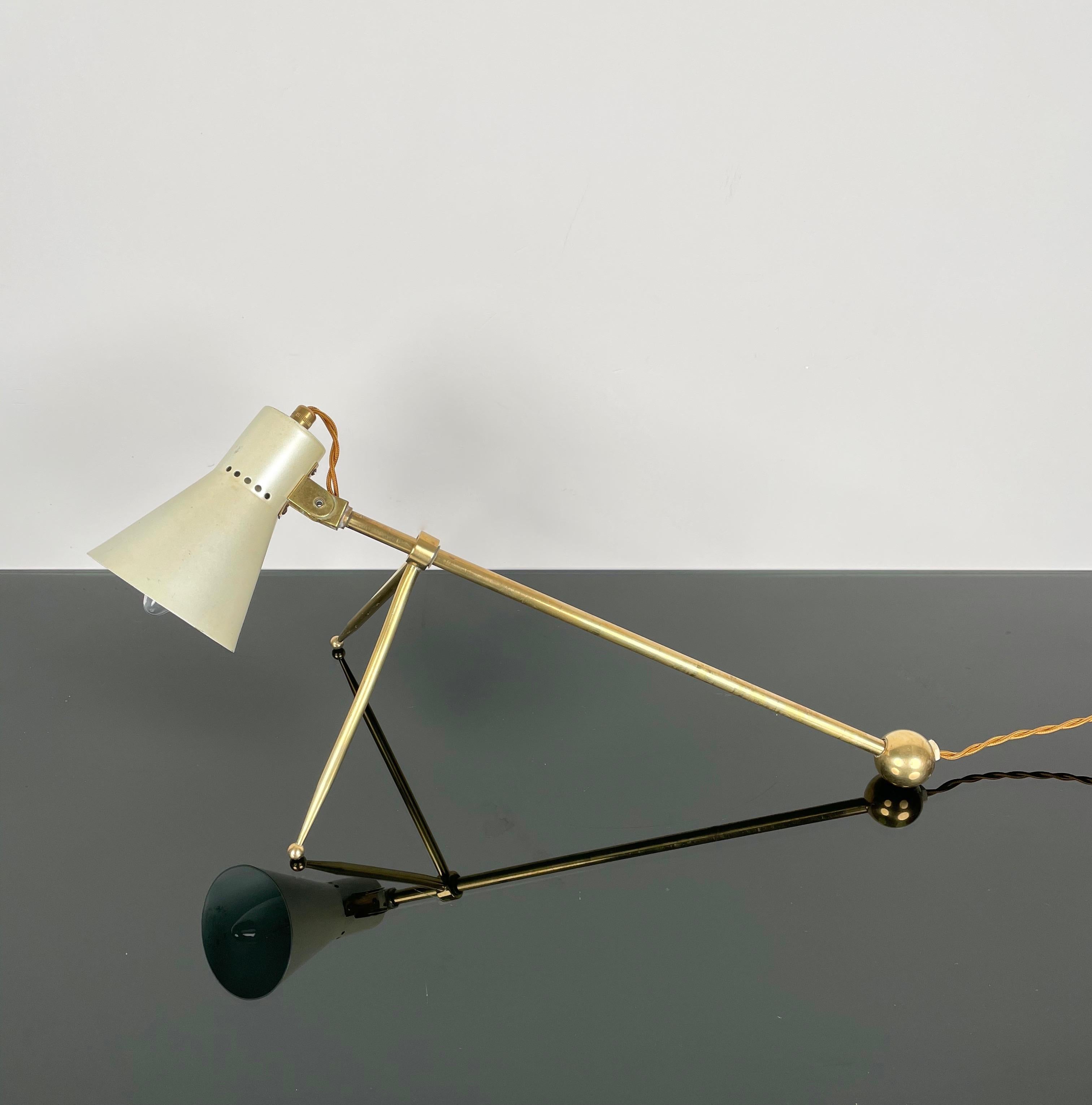 Mid-20th Century Brass Tripod Desk Table Lamp Attributed to Stilnovo, Italy, 1950s
