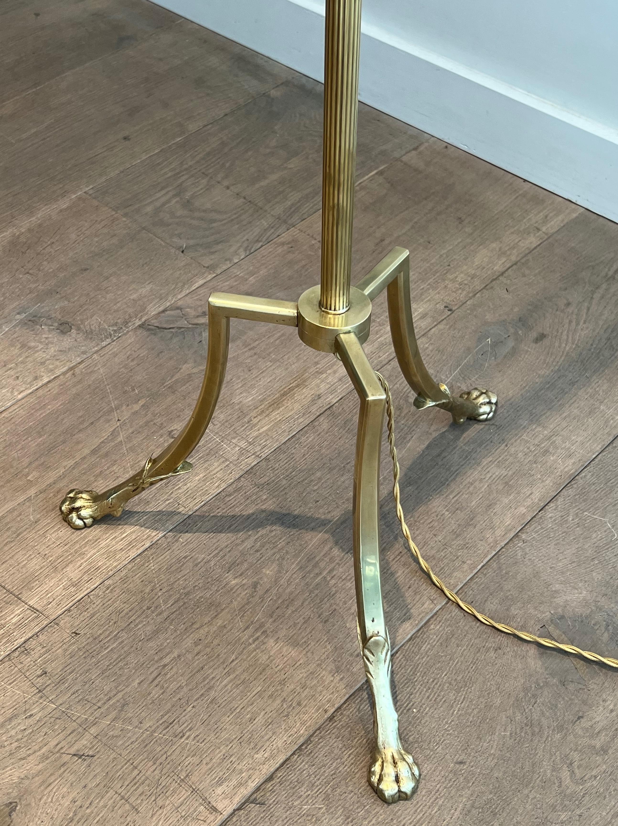 Lampada da terra Tripode in ottone con piedi ad artiglio di Maison Jansen in vendita 6