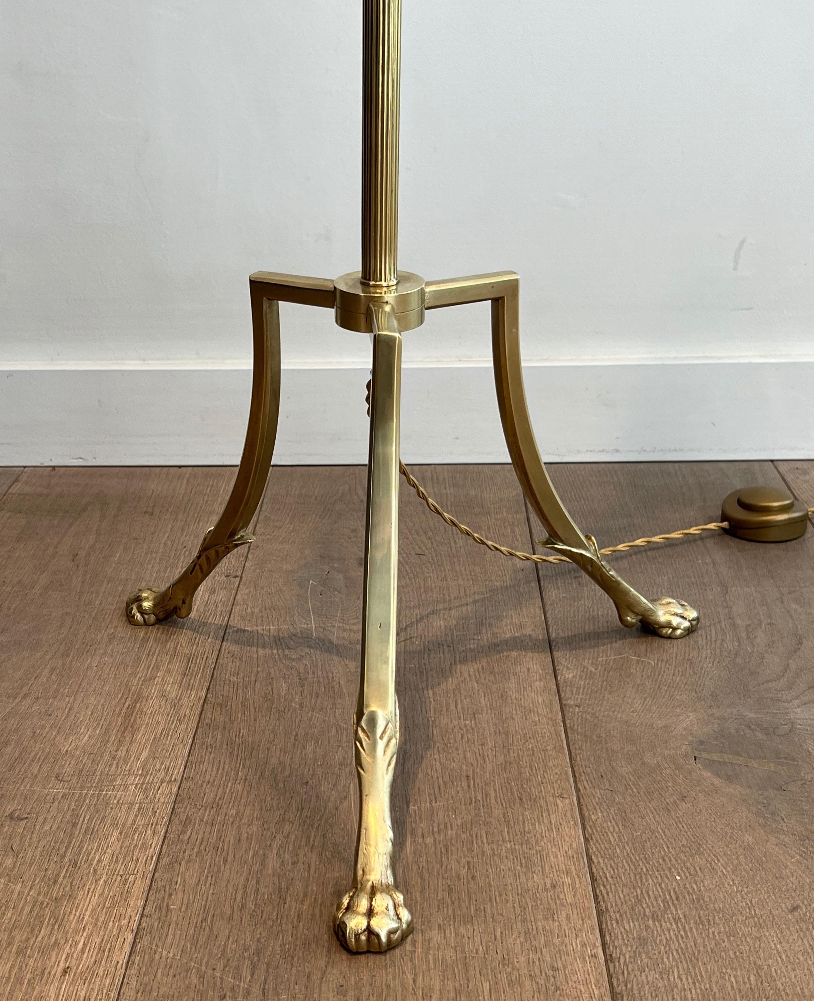 Lampada da terra Tripode in ottone con piedi ad artiglio di Maison Jansen in vendita 7