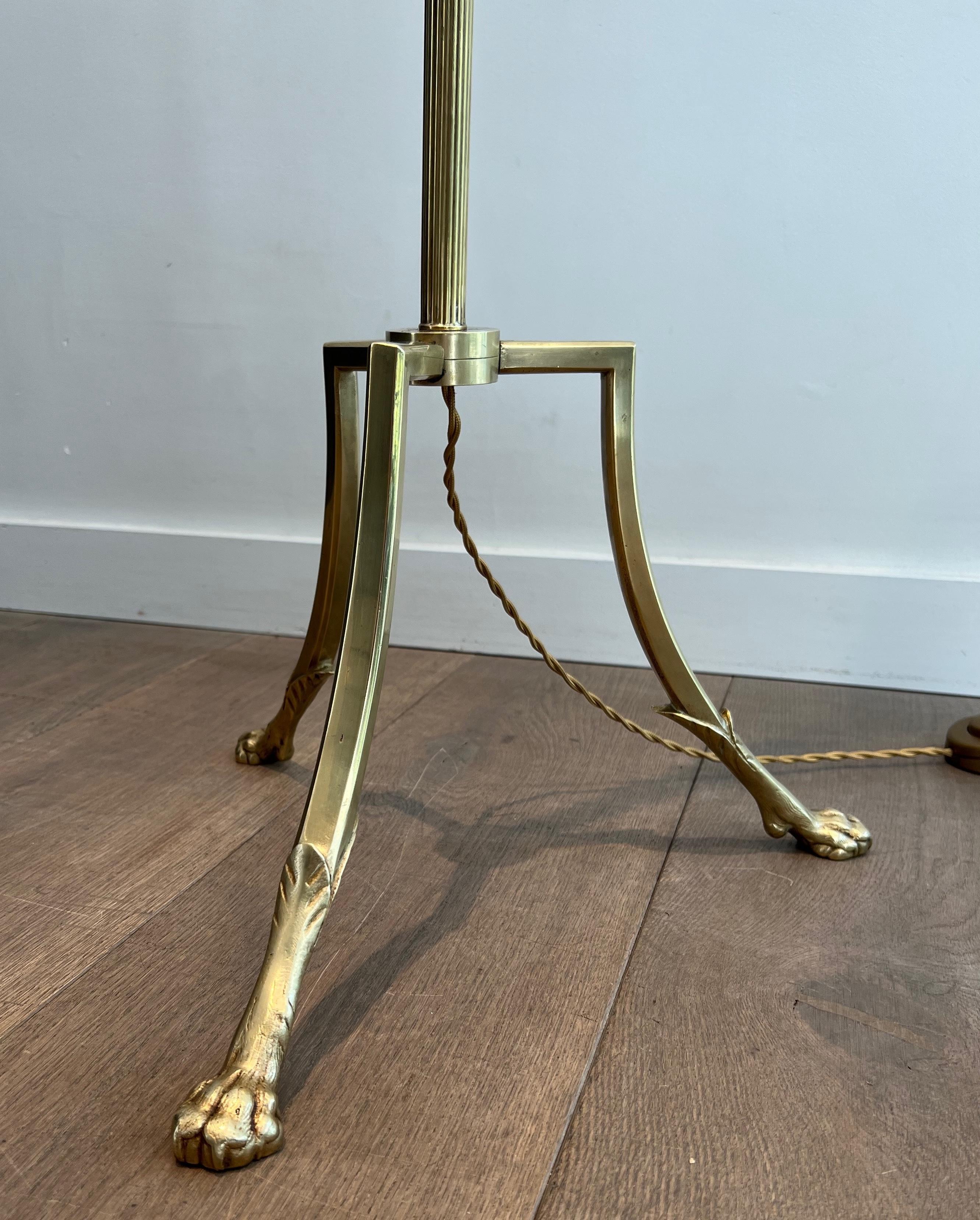 Lampada da terra Tripode in ottone con piedi ad artiglio di Maison Jansen in vendita 8